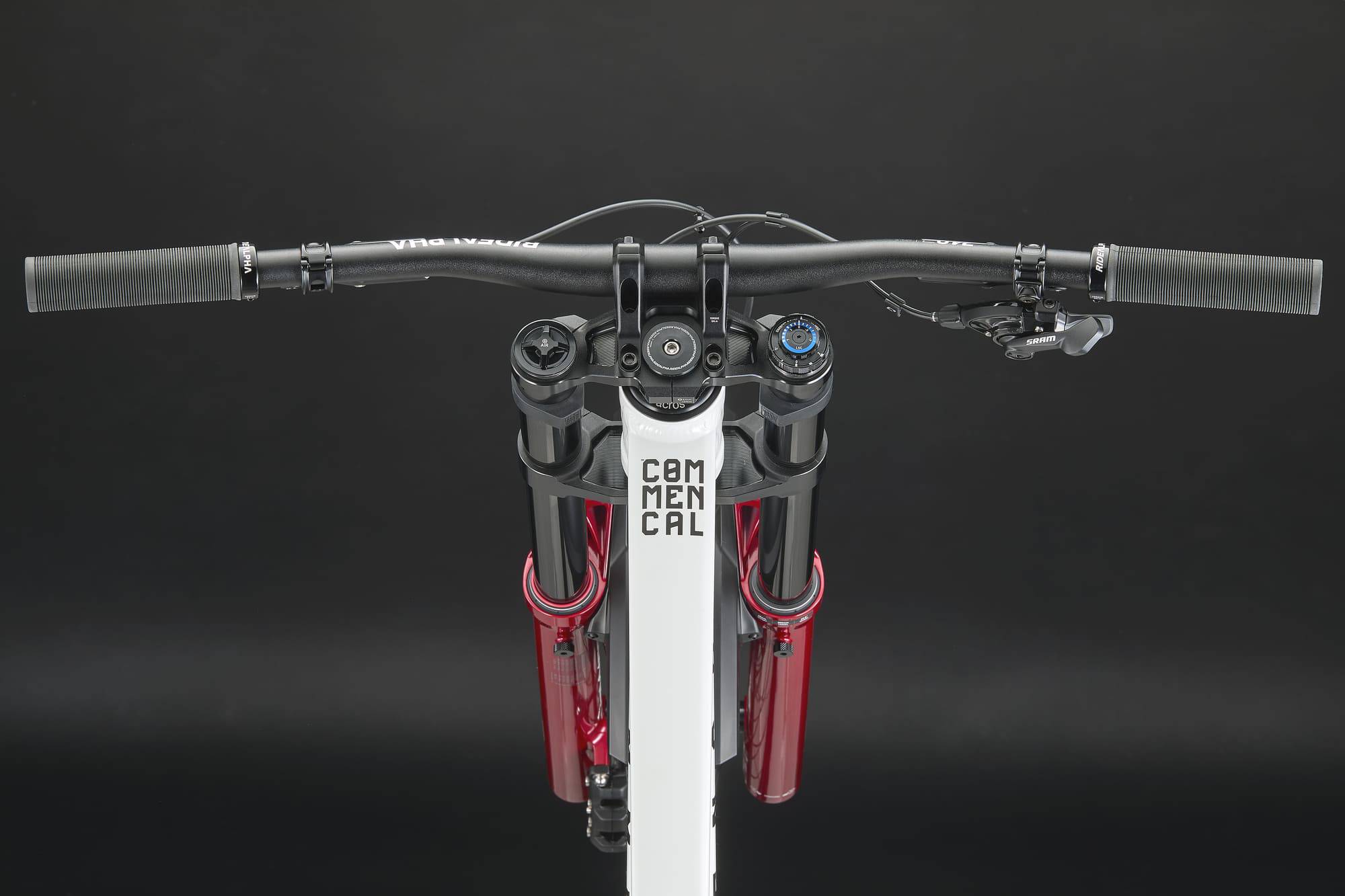 COMMENCAL SUPREME DH XS V5.2 PURE WHITE 2027 image large number 3