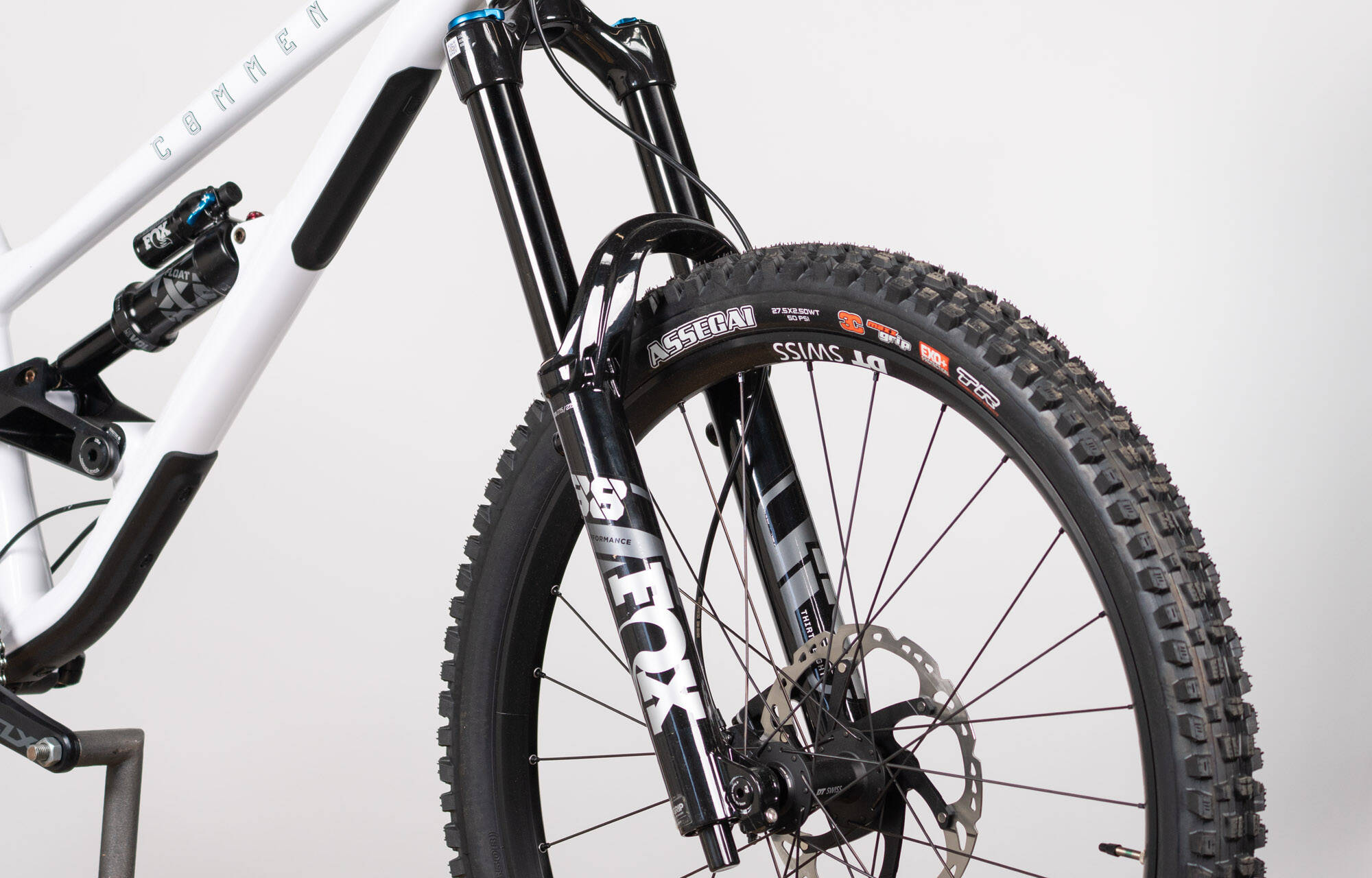 COMMENCAL CLASH ESSENTIAL PURE WHITE 2026 image large number 4