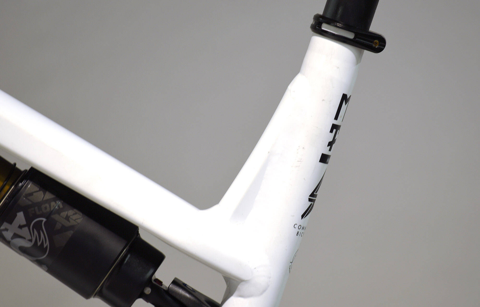 COMMENCAL META POWER AM SHIMANO SIGNATURE BLACK & WHITE - L (21180703) 1012 km image large number 8