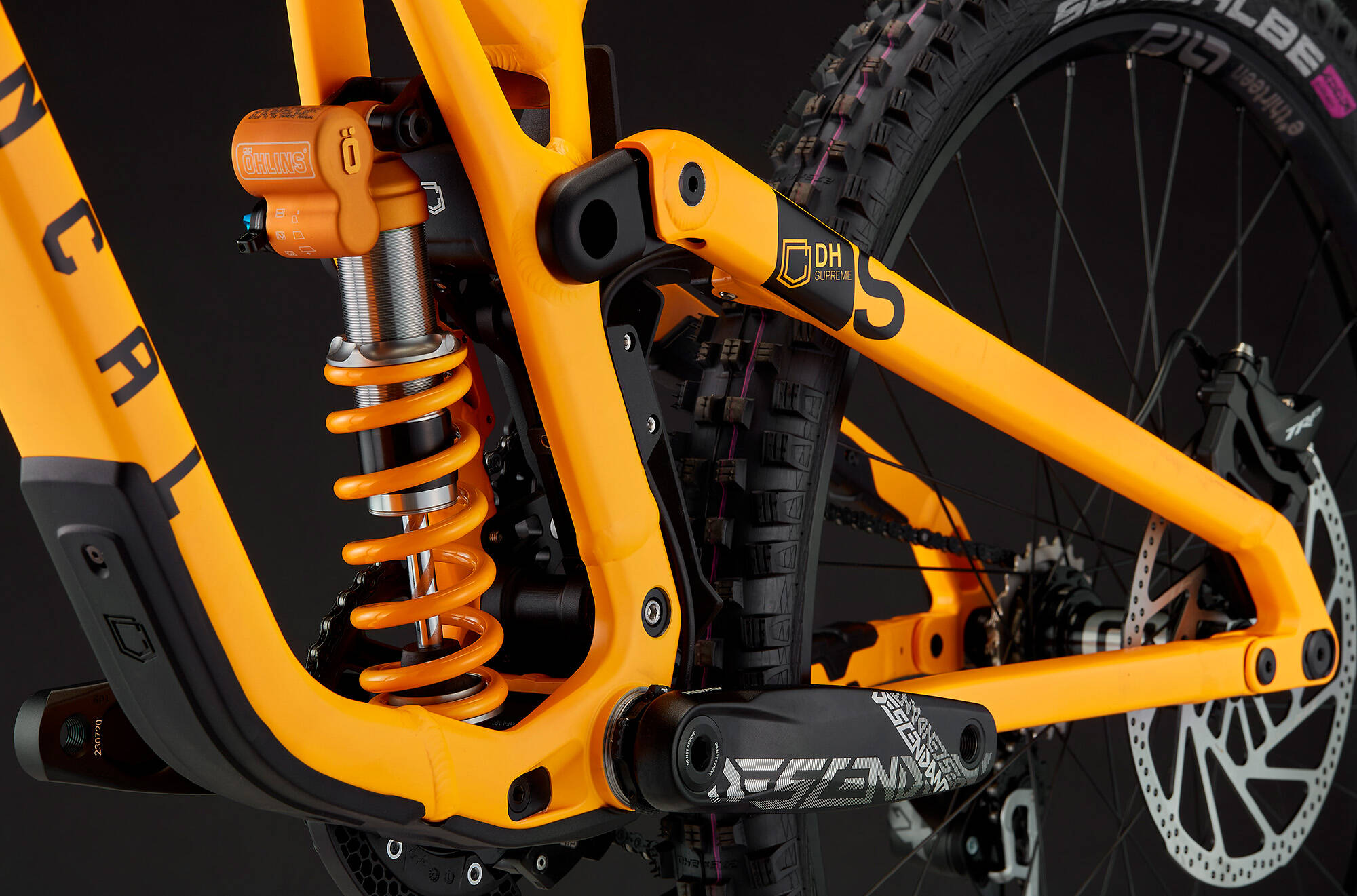 COMMENCAL SUPREME DH V5 OHLINS EDITION YELLOW image large number 3