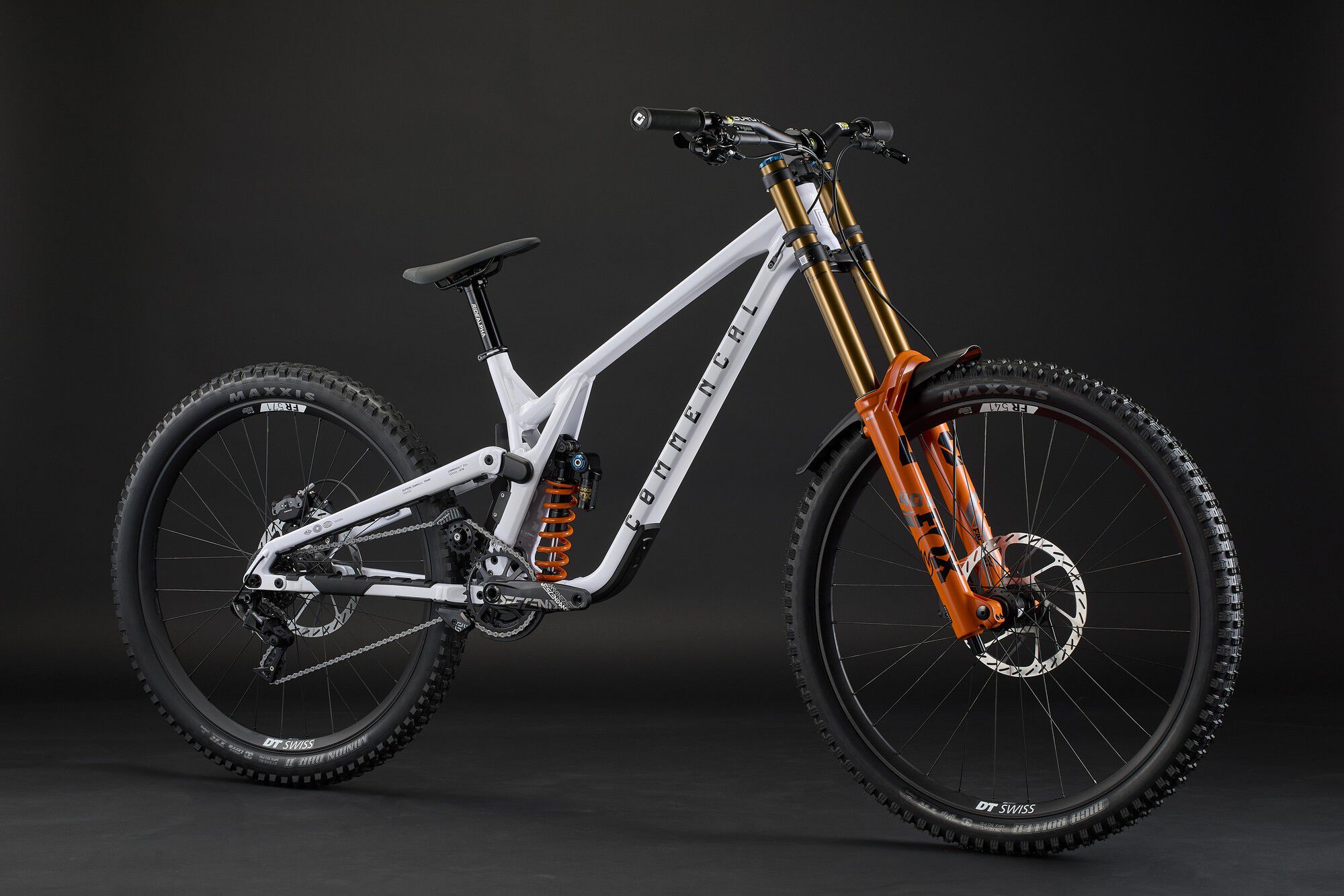 自転車本体 commencal supreme dh COMMENCAL SUPREME DH V5 SIGNATURE PURE WHITE 2026
