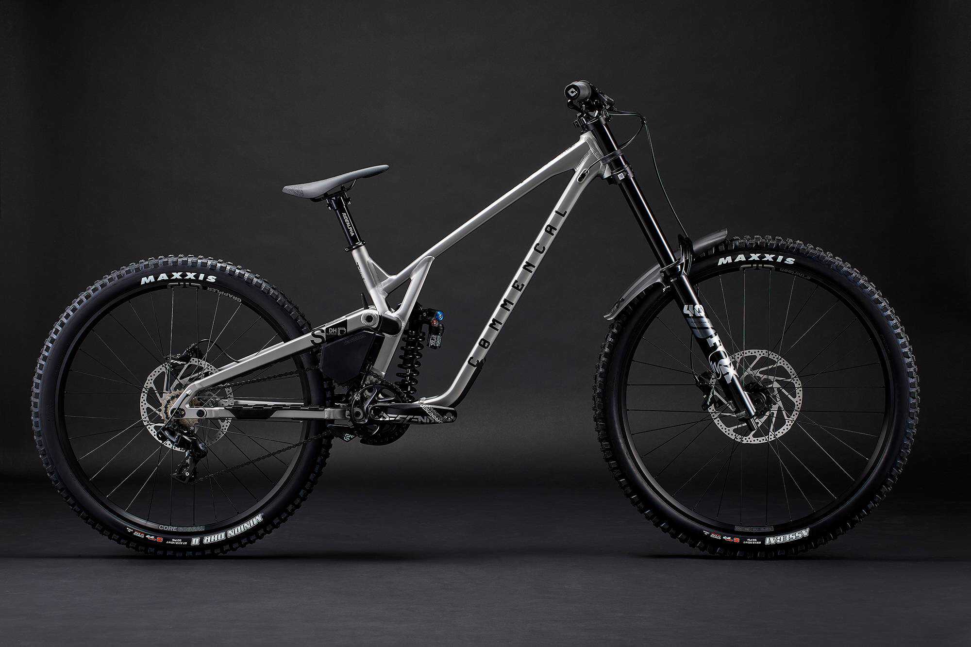 COMMENCAL SUPREME DH V5 ESSENTIAL SILVER image large number 0