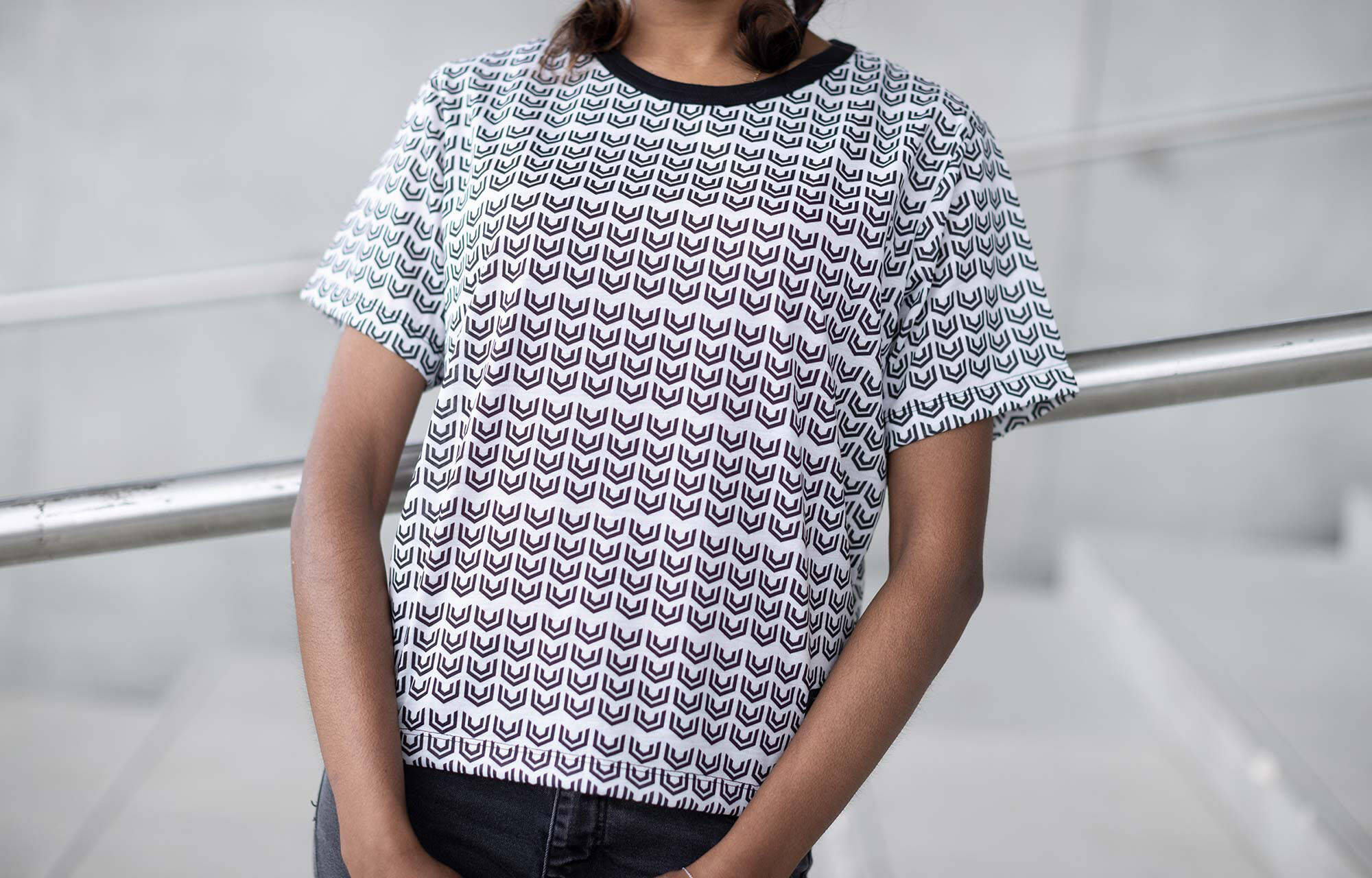 T-SHIRT COMMENCAL WOMEN MONOGRAM BLACK & WHITE image large number 4