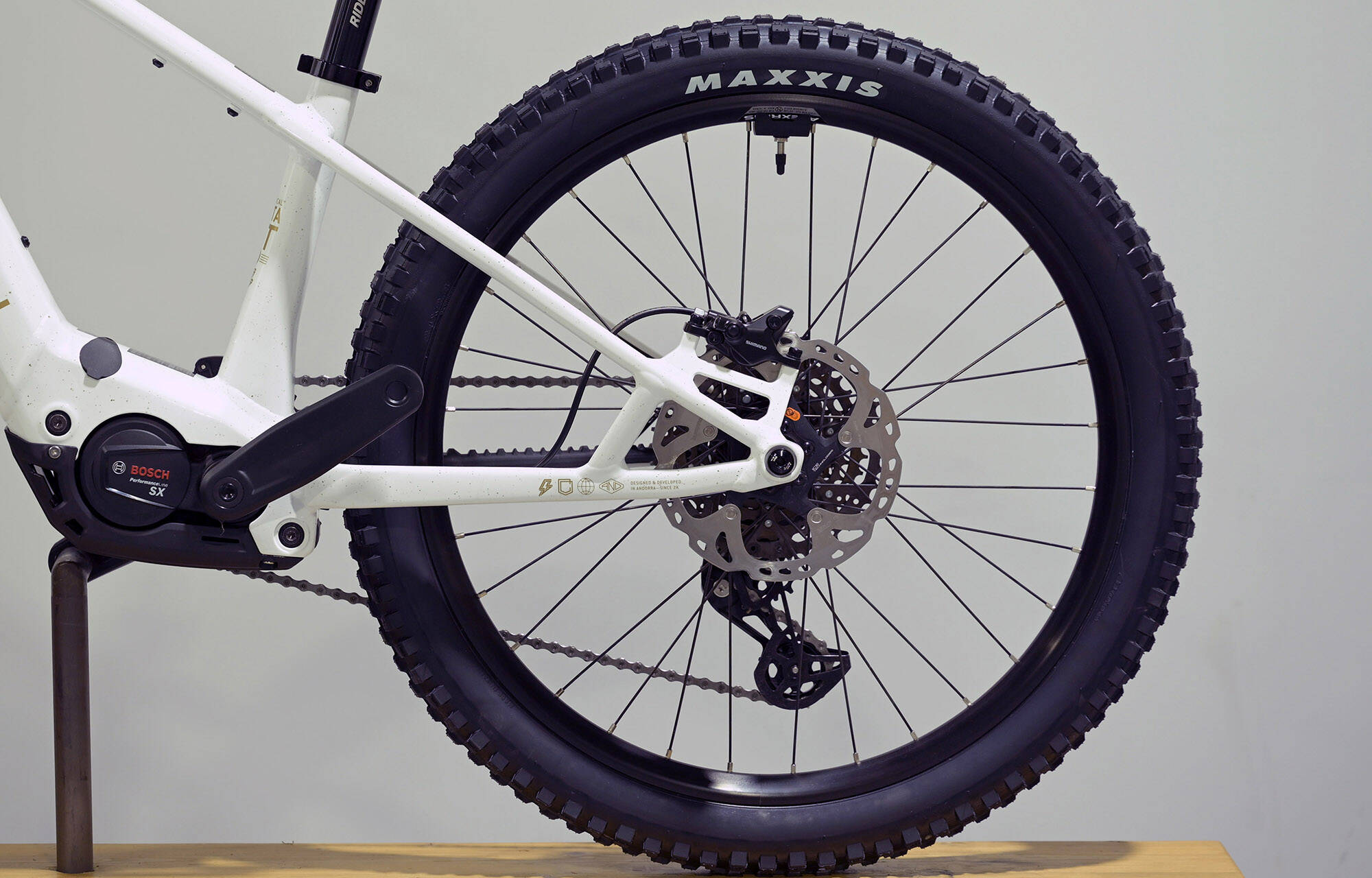 COMMENCAL META HT 24 POWER GLITTERY WHITE - (24173700) 0 km image large number 5