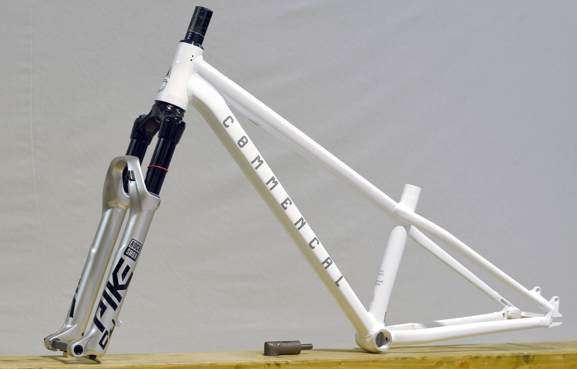 VIP COMMENCAL ABSOLUT PURE WHITE / ROCKSHOX PIKE DJ SILVER - S (22240401) image large number 6