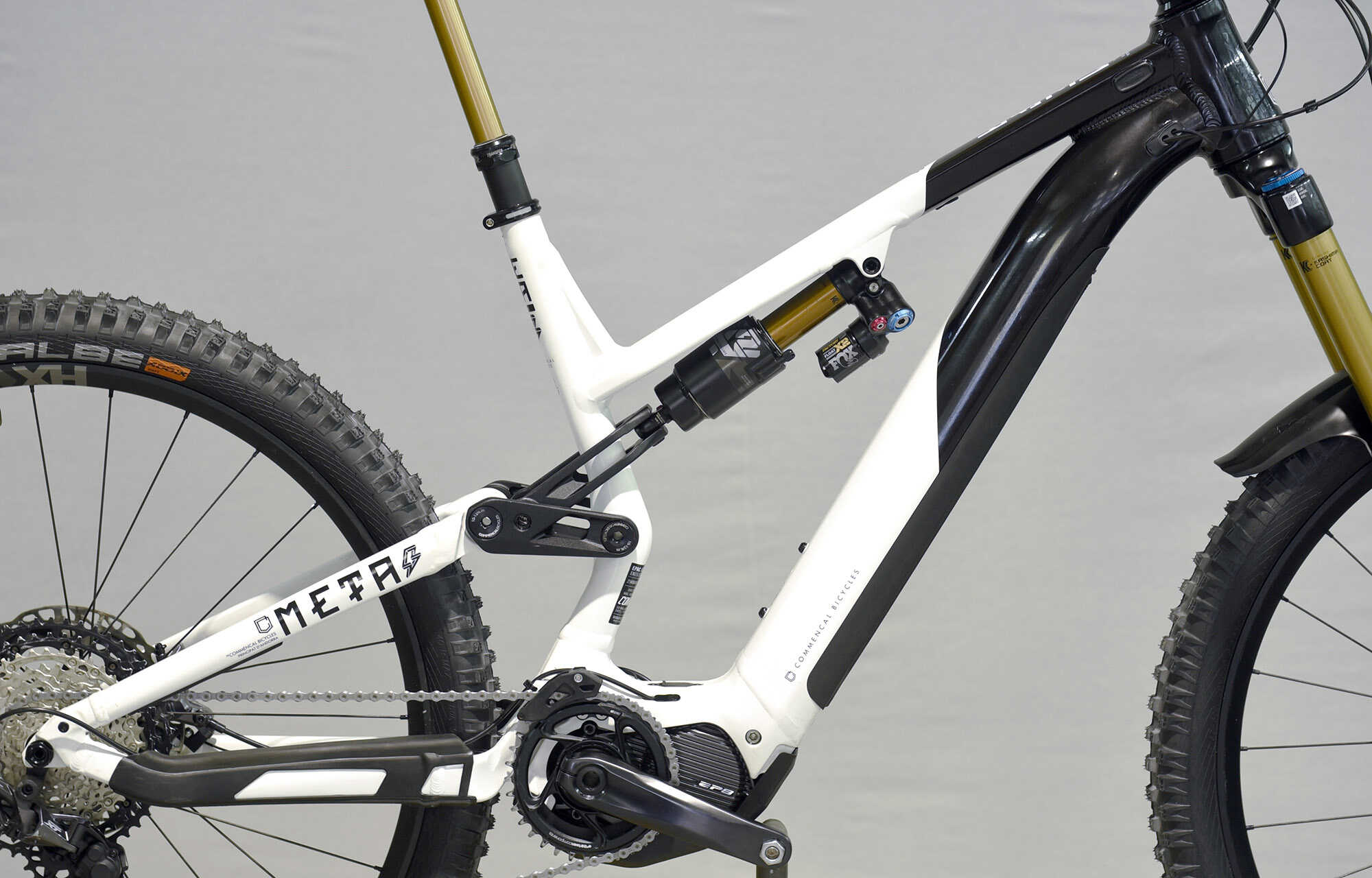COMMENCAL META POWER AM SHIMANO SIGNATURE BLACK & WHITE - L (21180703) 1628 km image large number 1