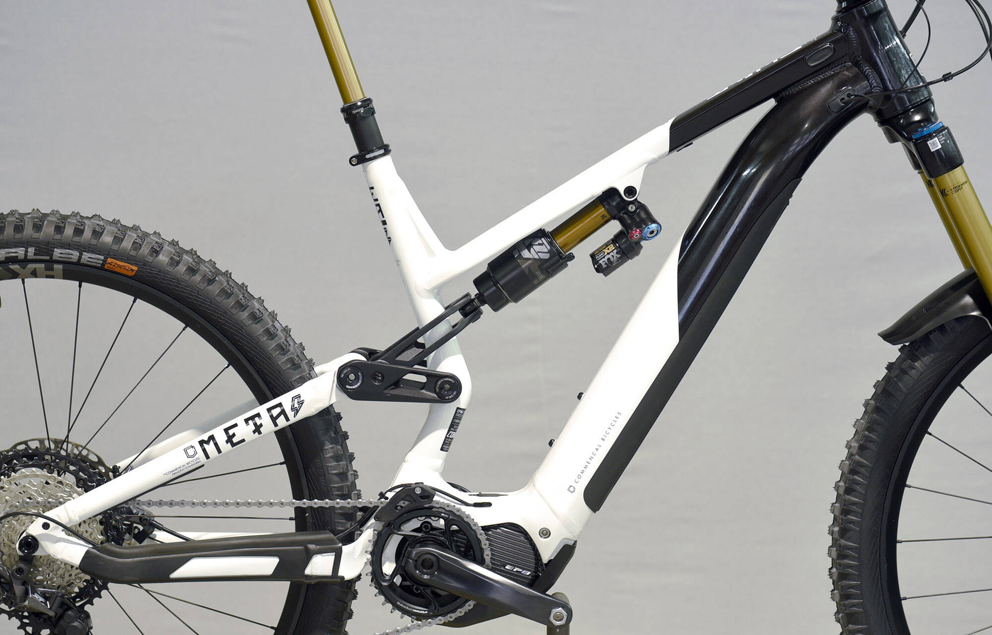 COMMENCAL META POWER AM SHIMANO SIGNATURE BLACK & WHITE - L (21180703) 1628 km image large number 1