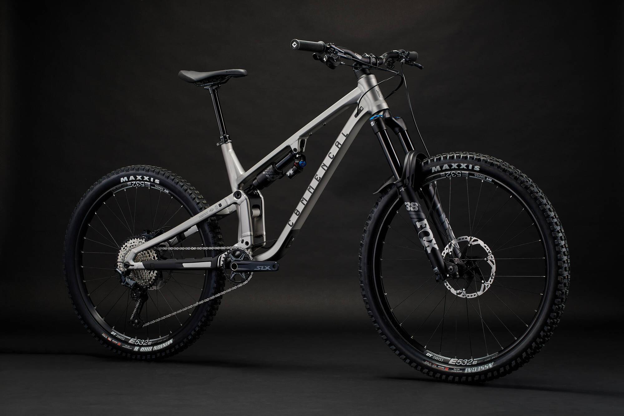 COMMENCAL META SX V5 ESSENTIAL SILVER image large number 1