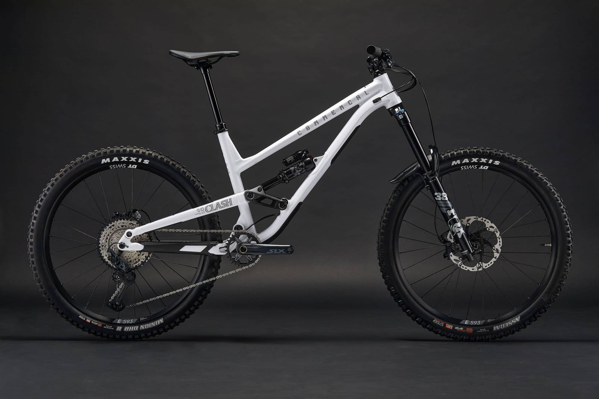 COMMENCAL CLASH ESSENTIAL PURE WHITE 2026 image large number 0