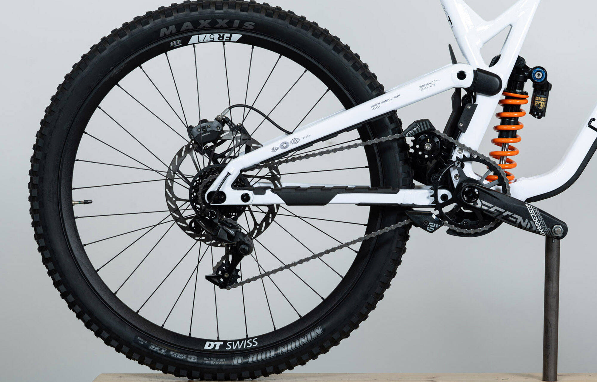 COMMENCAL SUPREME DH V5 SIGNATURE PURE WHITE 2026 - L (25150703) image large number 0
