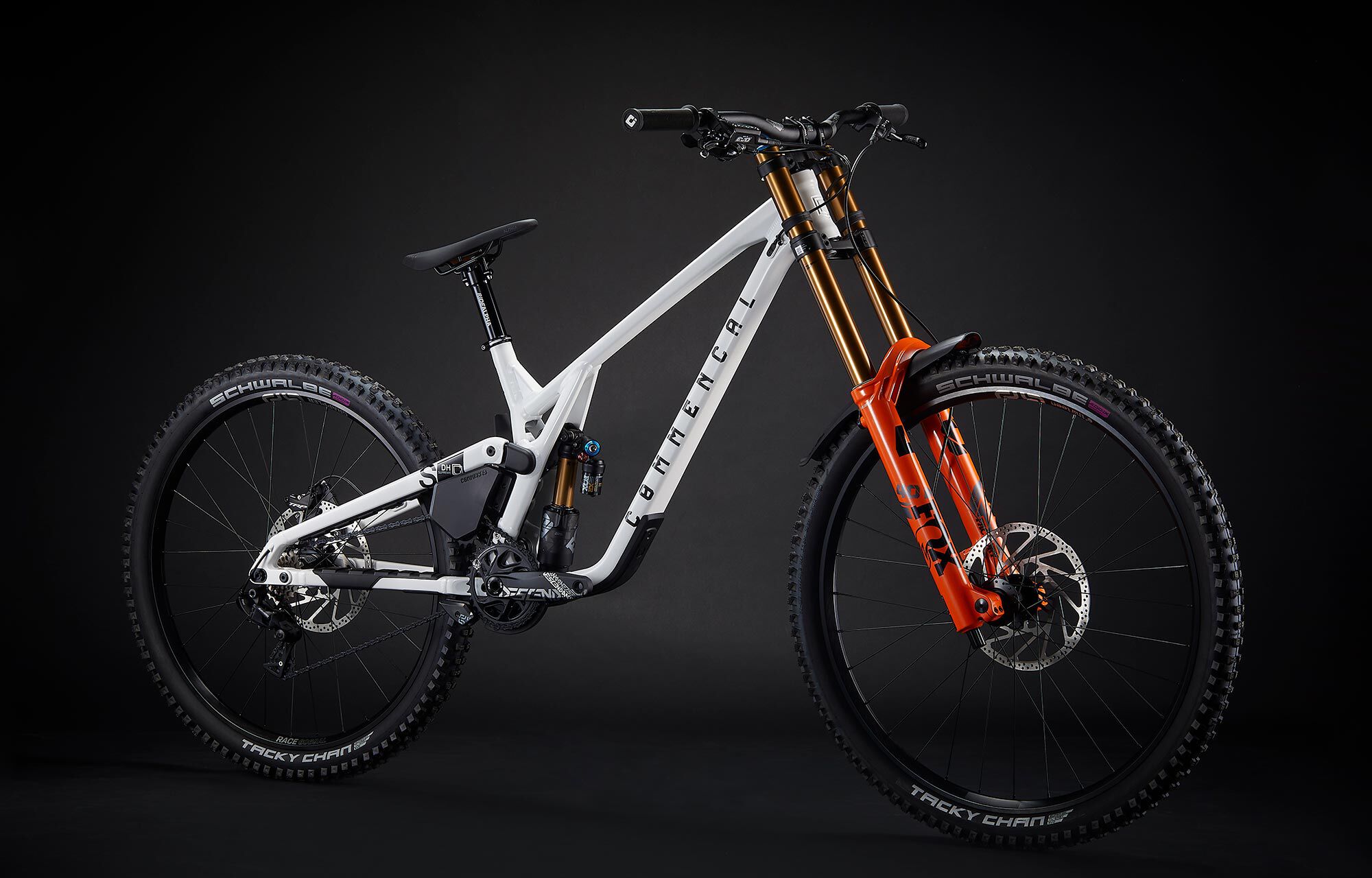 美品 Commencal Supreme DH 世界選手権記念フレーム アクスル COMMENCAL SUPREME DH V5 SIGNATURE AIR PURE WHITE: Loaded with