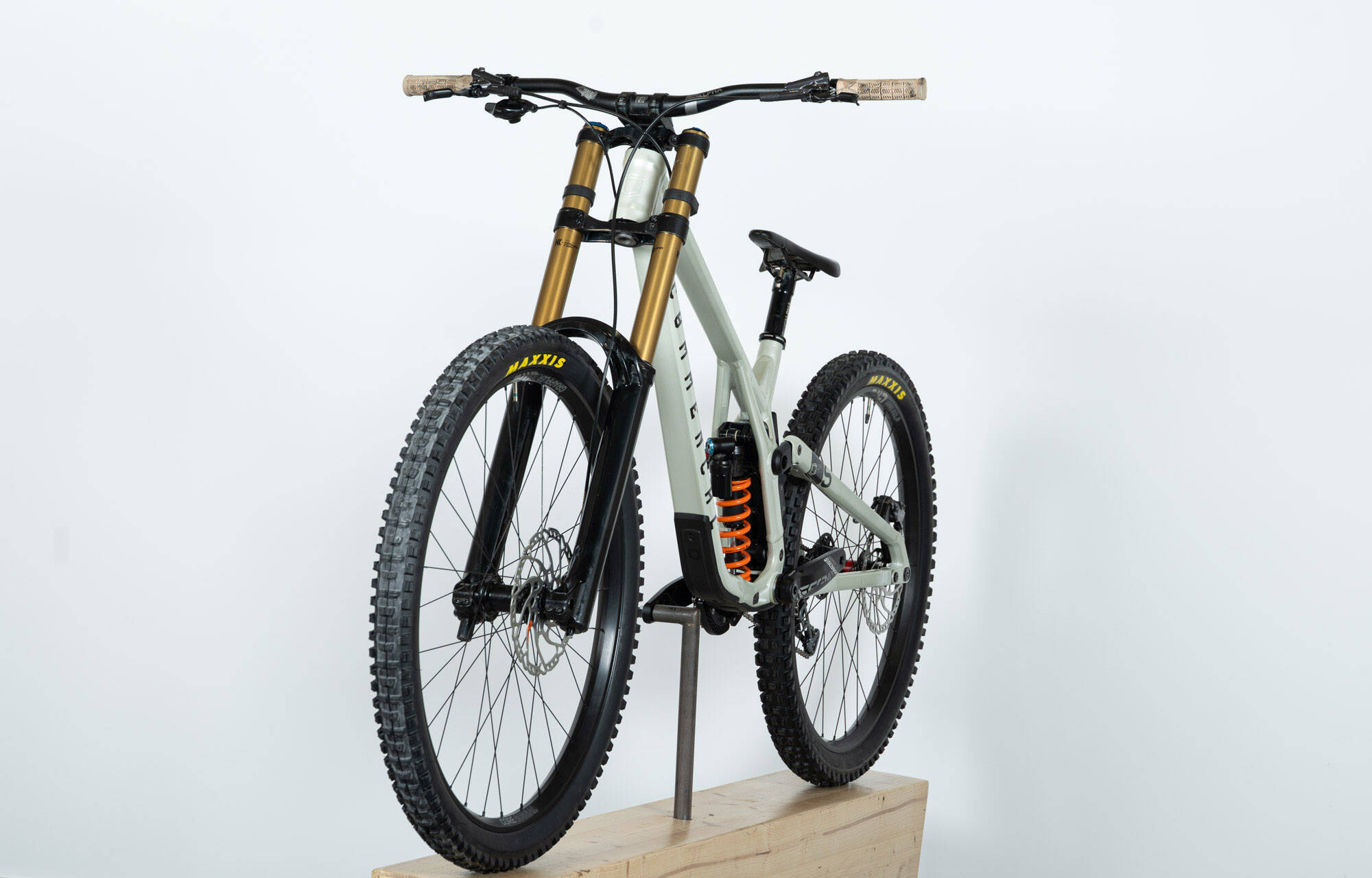 COMMENCAL SUPREME DH V5 SIGNATURE COIL CLEAR SILVER - L (22150303) image large number 4