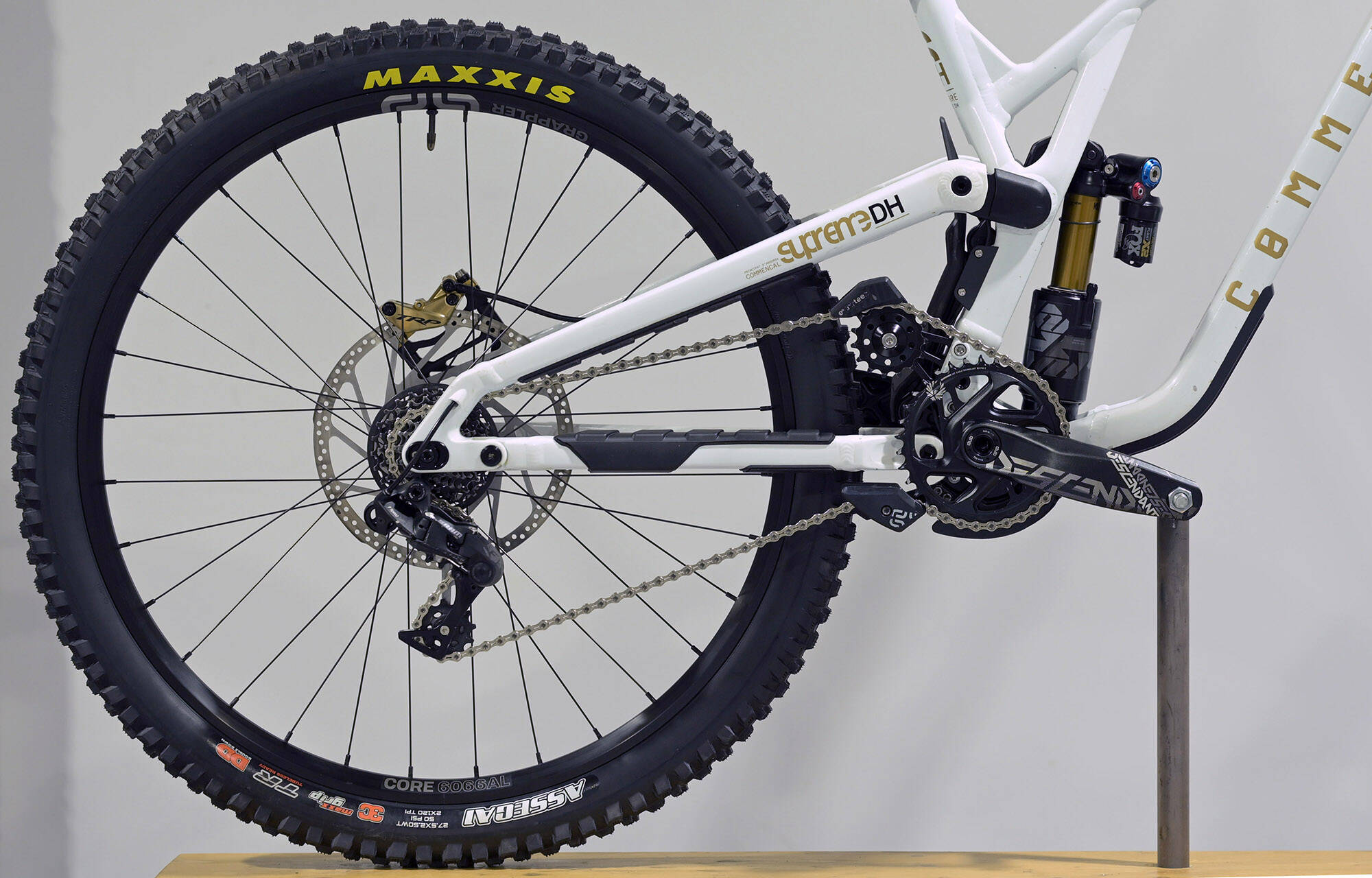 COMMENCAL SUPREME DH V5 SIGNATURE LTD PURE WHITE - M (23151002) image large number 0