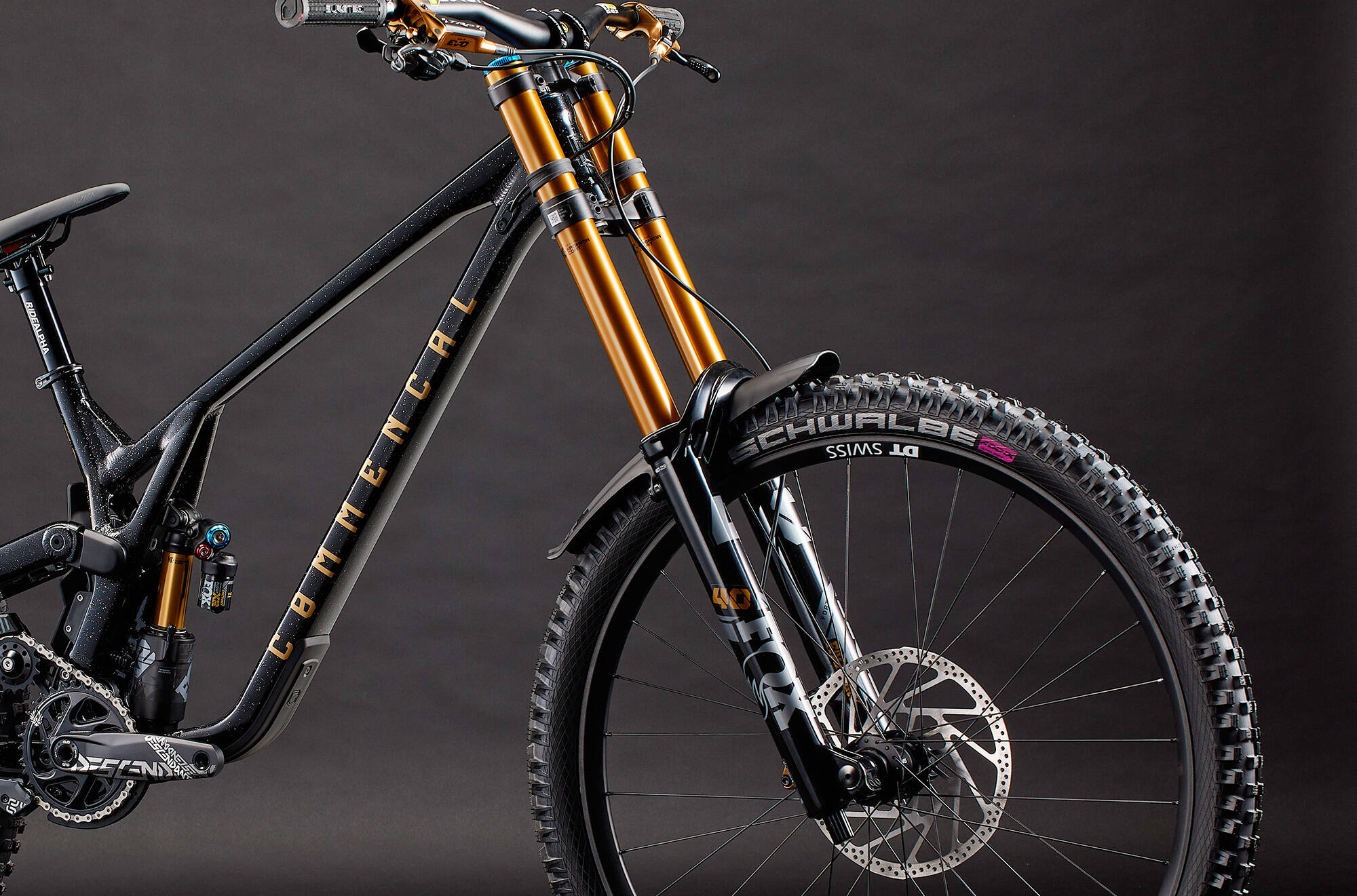 COMMENCAL SUPREME DH V5 SIGNATURE LTD GLITTERY BLACK 2025 image large number 6
