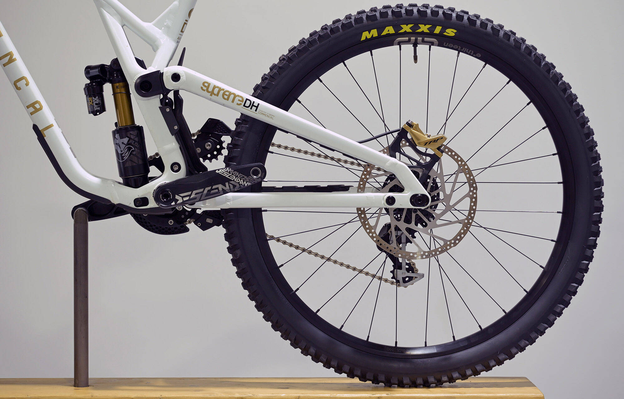 COMMENCAL SUPREME DH V5 SIGNATURE LTD PURE WHITE - M (23151002) image large number 3