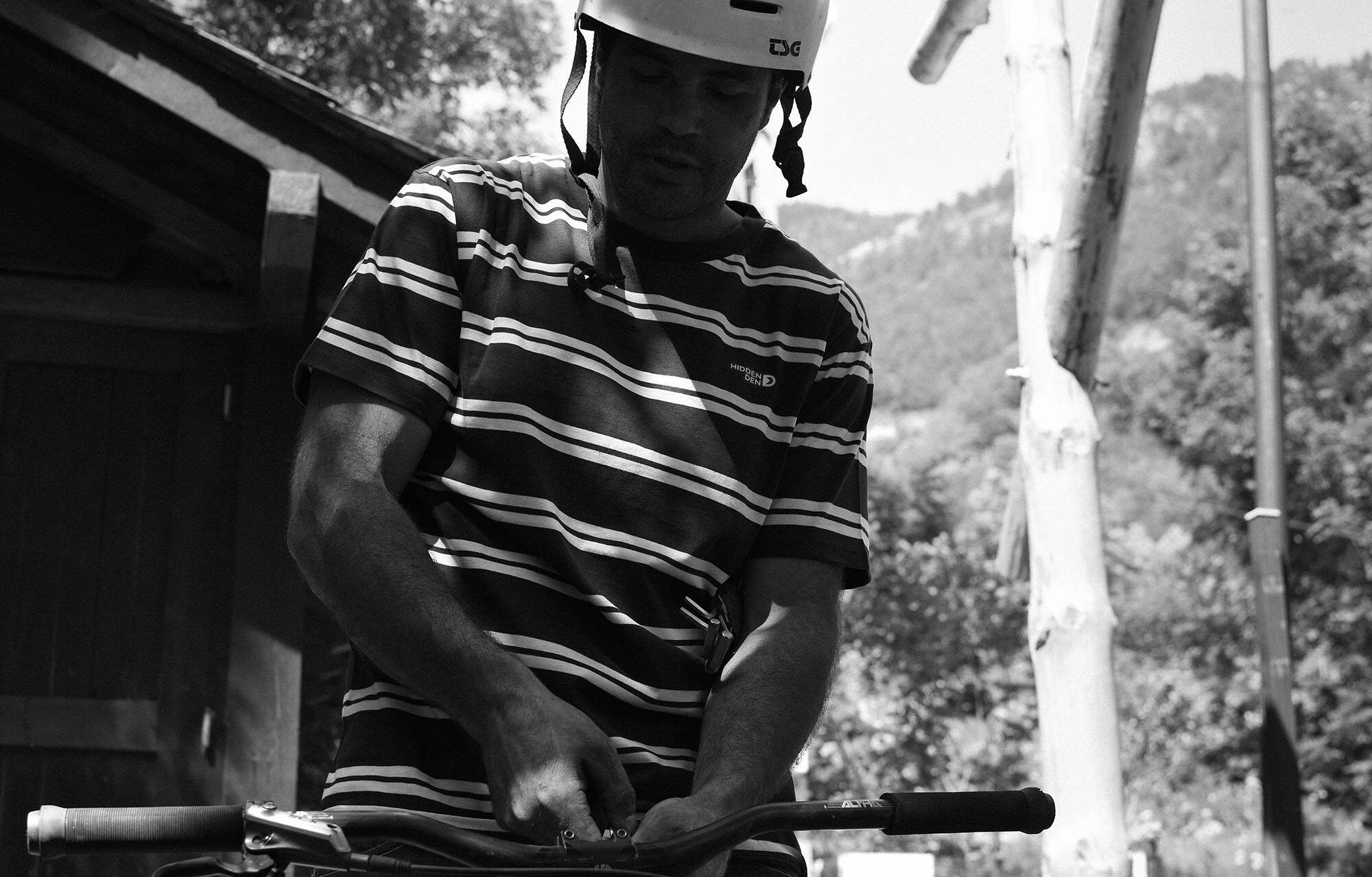T-SHIRT HIDDEN-DEN N&deg;4 image large number 2