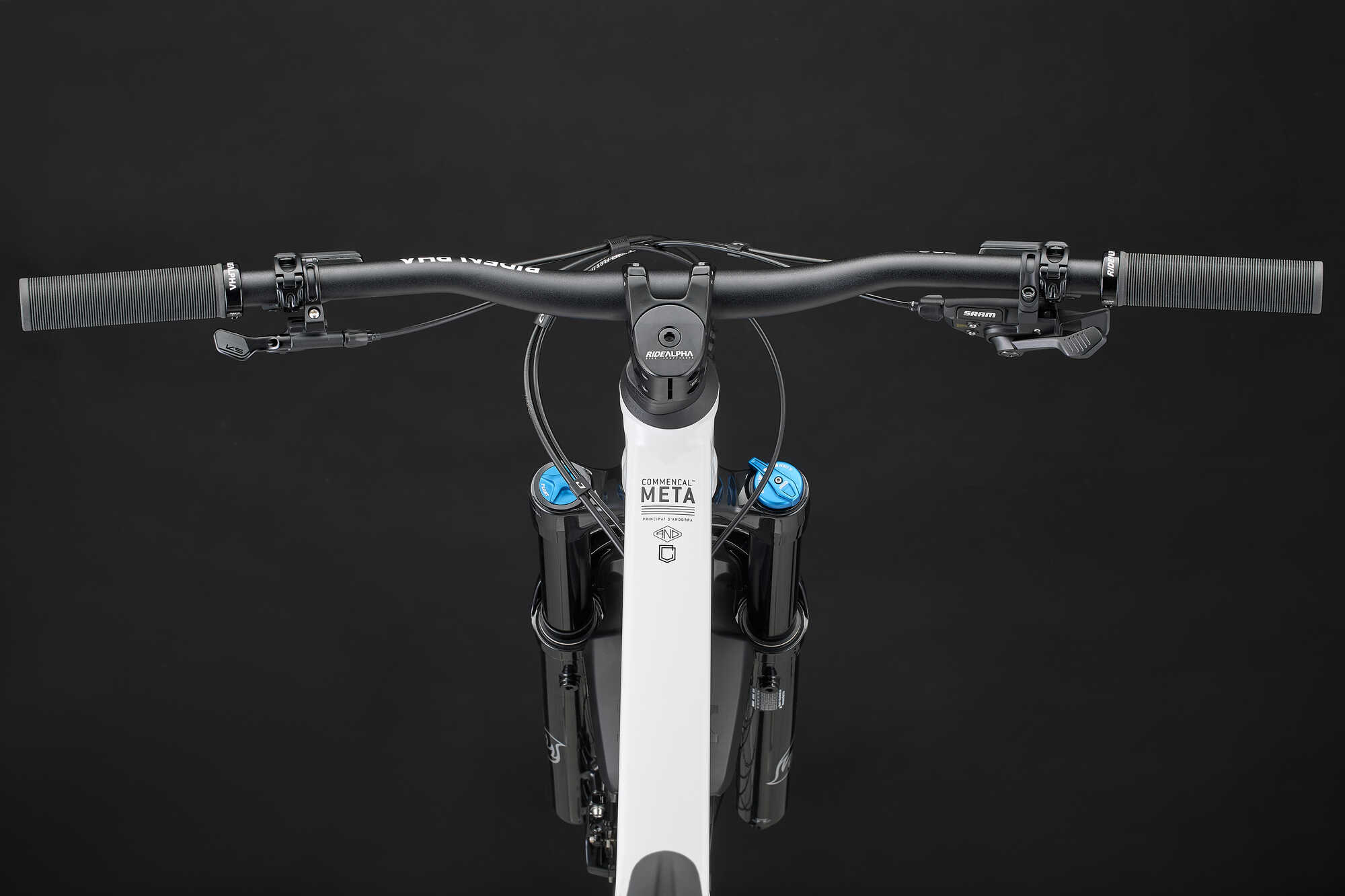 COMMENCAL META V5 ESSENTIAL PURE WHITE 2027 image large number 3