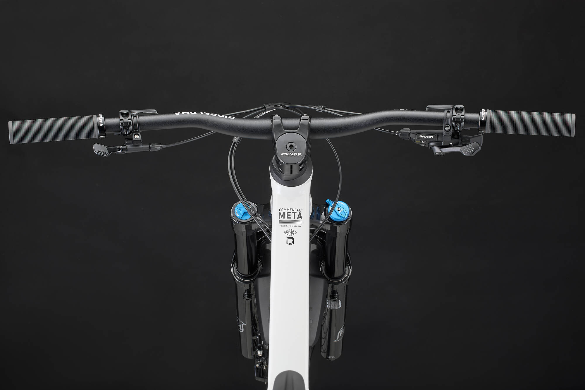 COMMENCAL META V5 ESSENTIAL PURE WHITE 2027 image large number 3