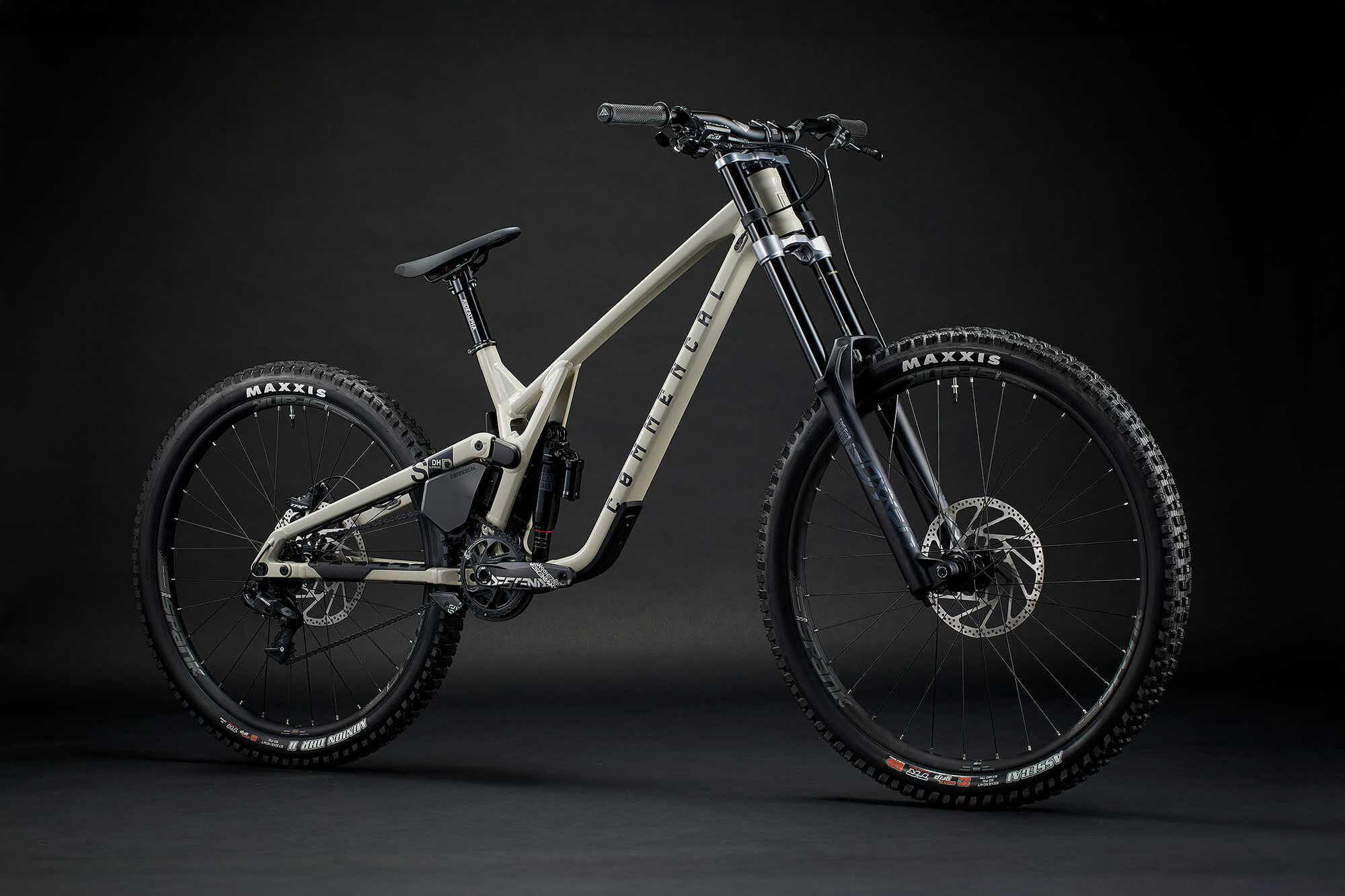 COMMENCAL SUPREME DH V5 RIDE CHALK image large number 1