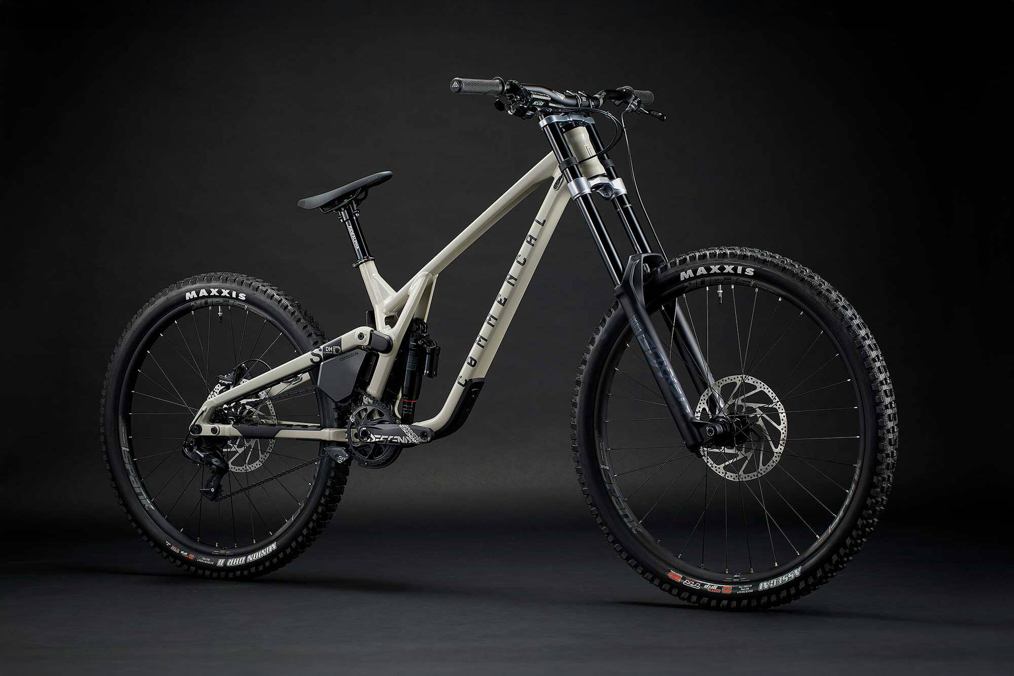 COMMENCAL SUPREME DH V5 RIDE CHALK image large number 1