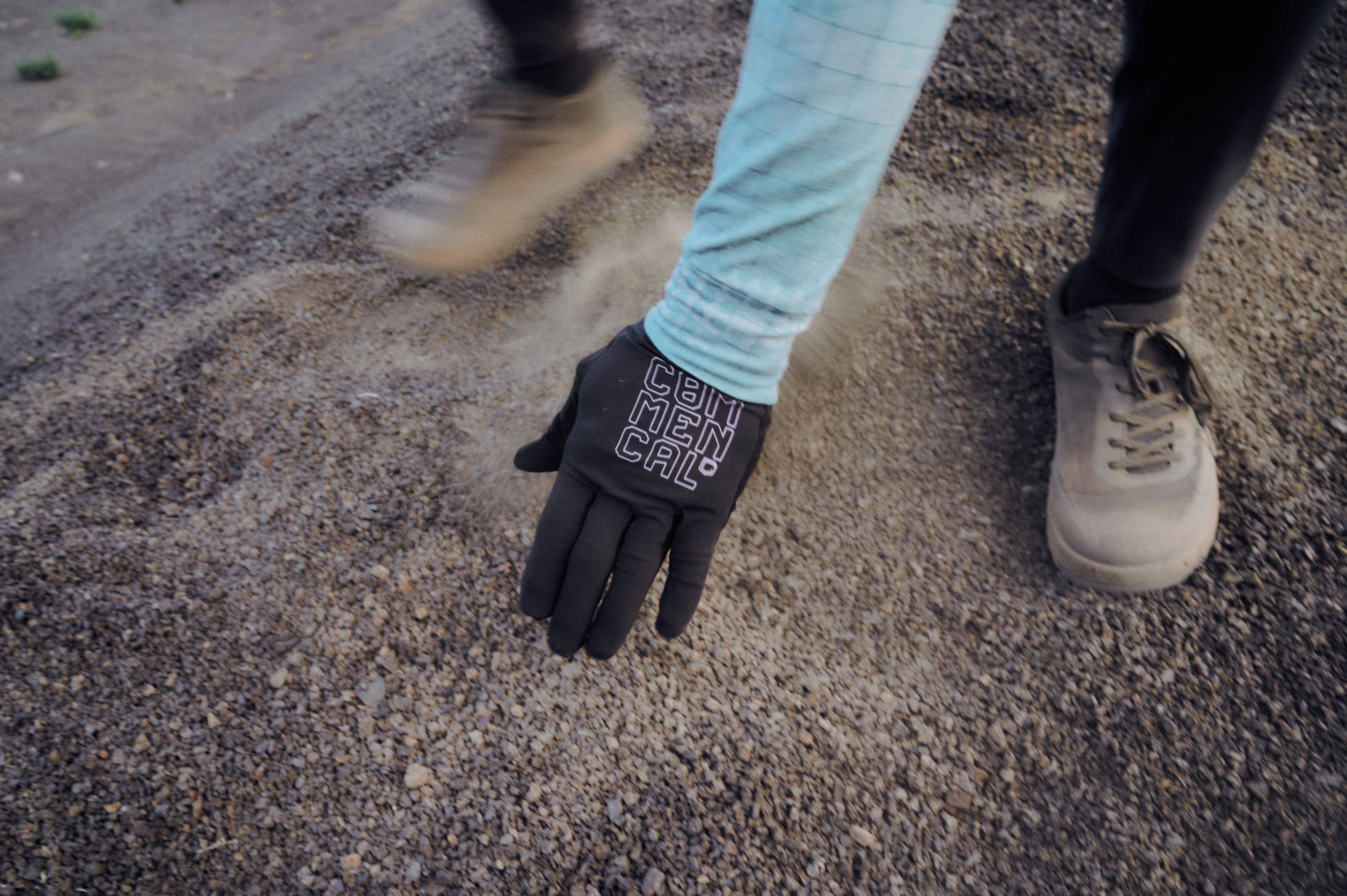 COMMENCAL LIGHTECH GLOVES BLACK NEON image large number 5