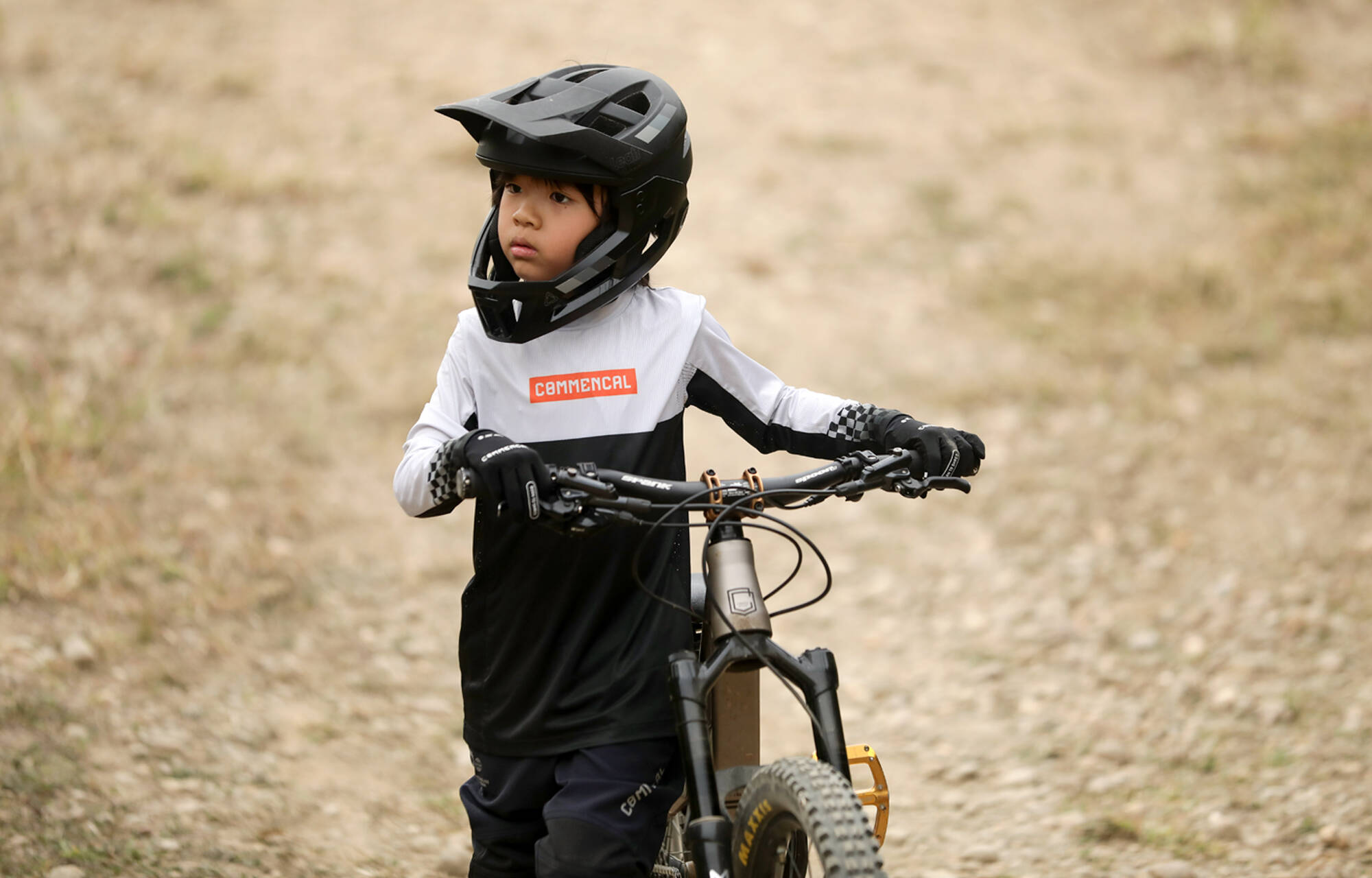 MAILLOT COMMENCAL LIGHTECH MANCHES LONGUES KIDS RACE DARK GREY image large number 1