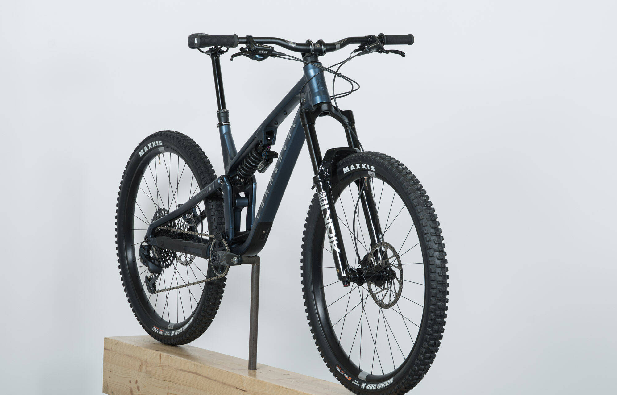 COMMENCAL META V5 RACE SPARKLY BLUE - L (23121303) image large number 2