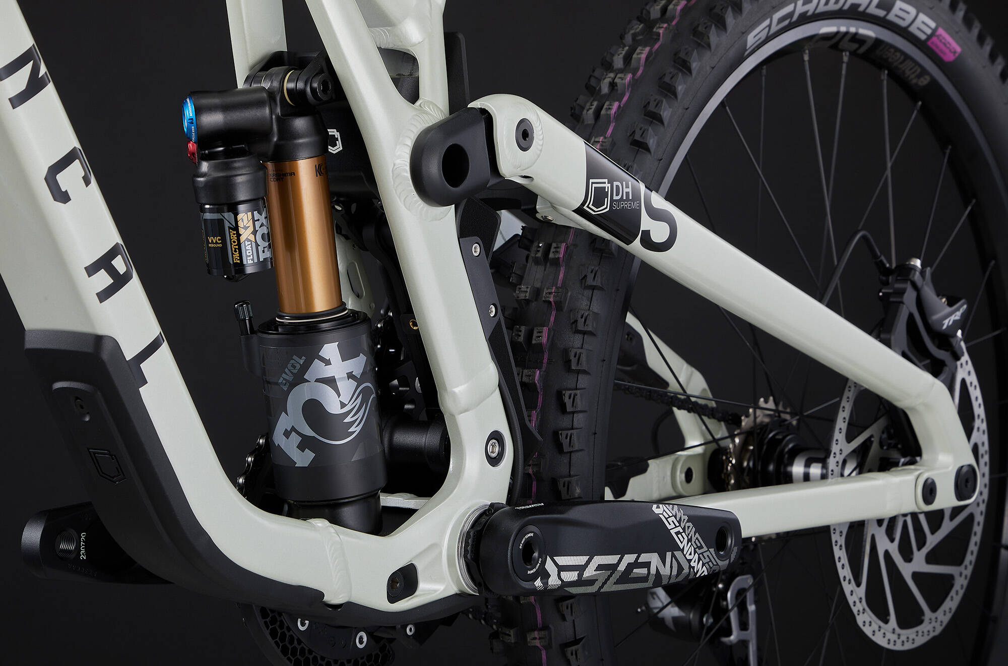 COMMENCAL SUPREME DH V5 SIGNATURE CLEAR SILVER image large number 4
