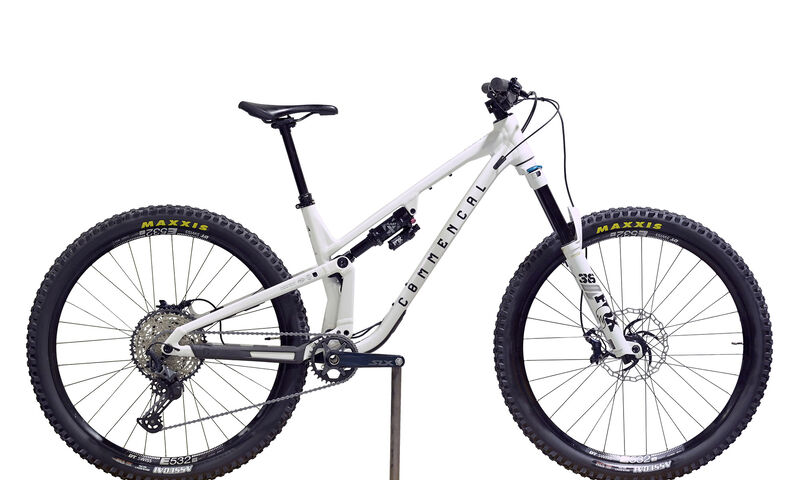 COMMENCAL META V5 ESSENTIAL PURE WHITE - M (23121202)