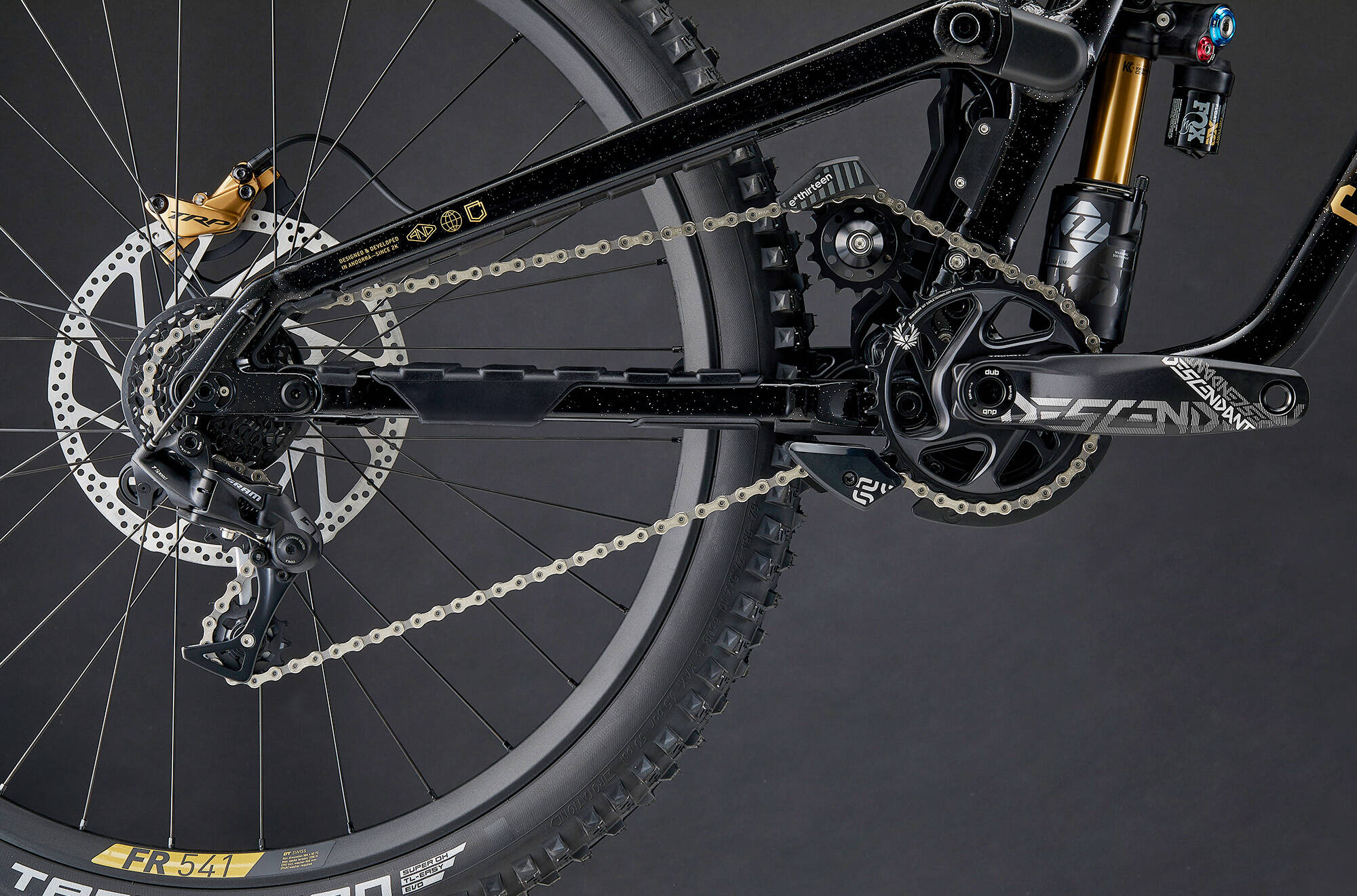 COMMENCAL SUPREME DH V5 SIGNATURE LTD GLITTERY BLACK 2025 image large number 5