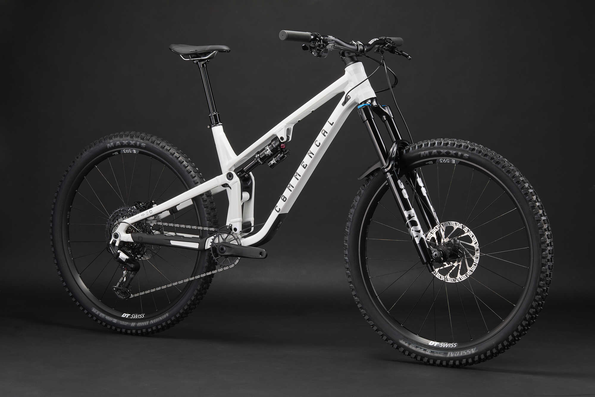 COMMENCAL META V5 ESSENTIAL PURE WHITE 2027 image large number 1