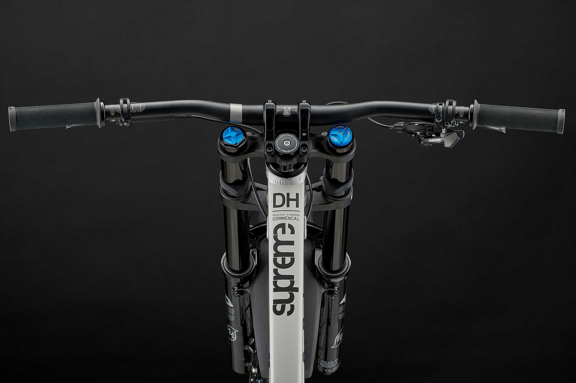 COMMENCAL SUPREME DH V5 ESSENTIAL SILVER image large number 3