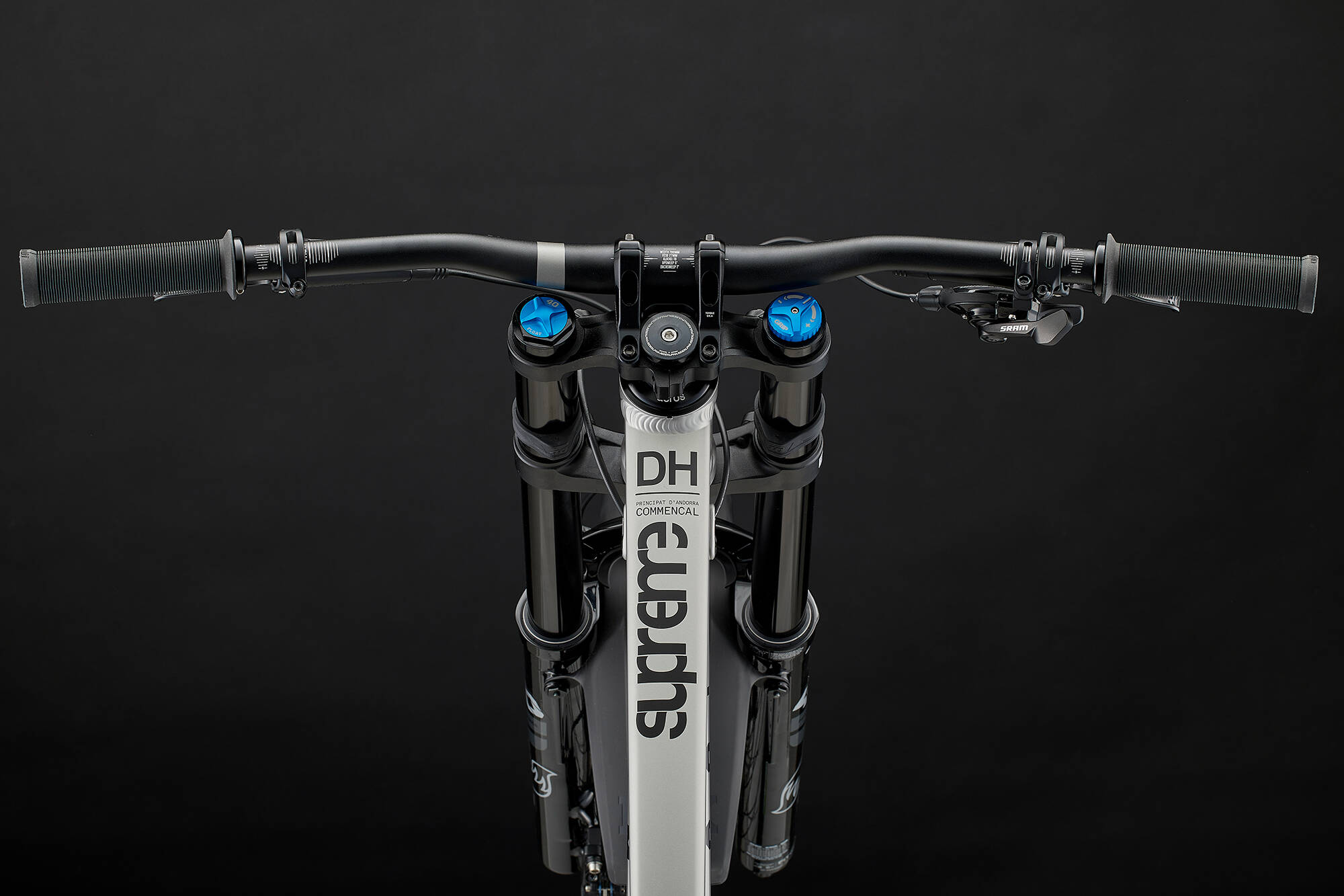 COMMENCAL SUPREME DH V5 ESSENTIAL SILVER image large number 3