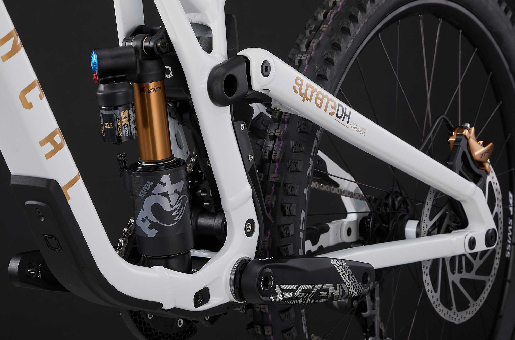 COMMENCAL SUPREME DH V5 SIGNATURE LTD PURE WHITE image large number 4