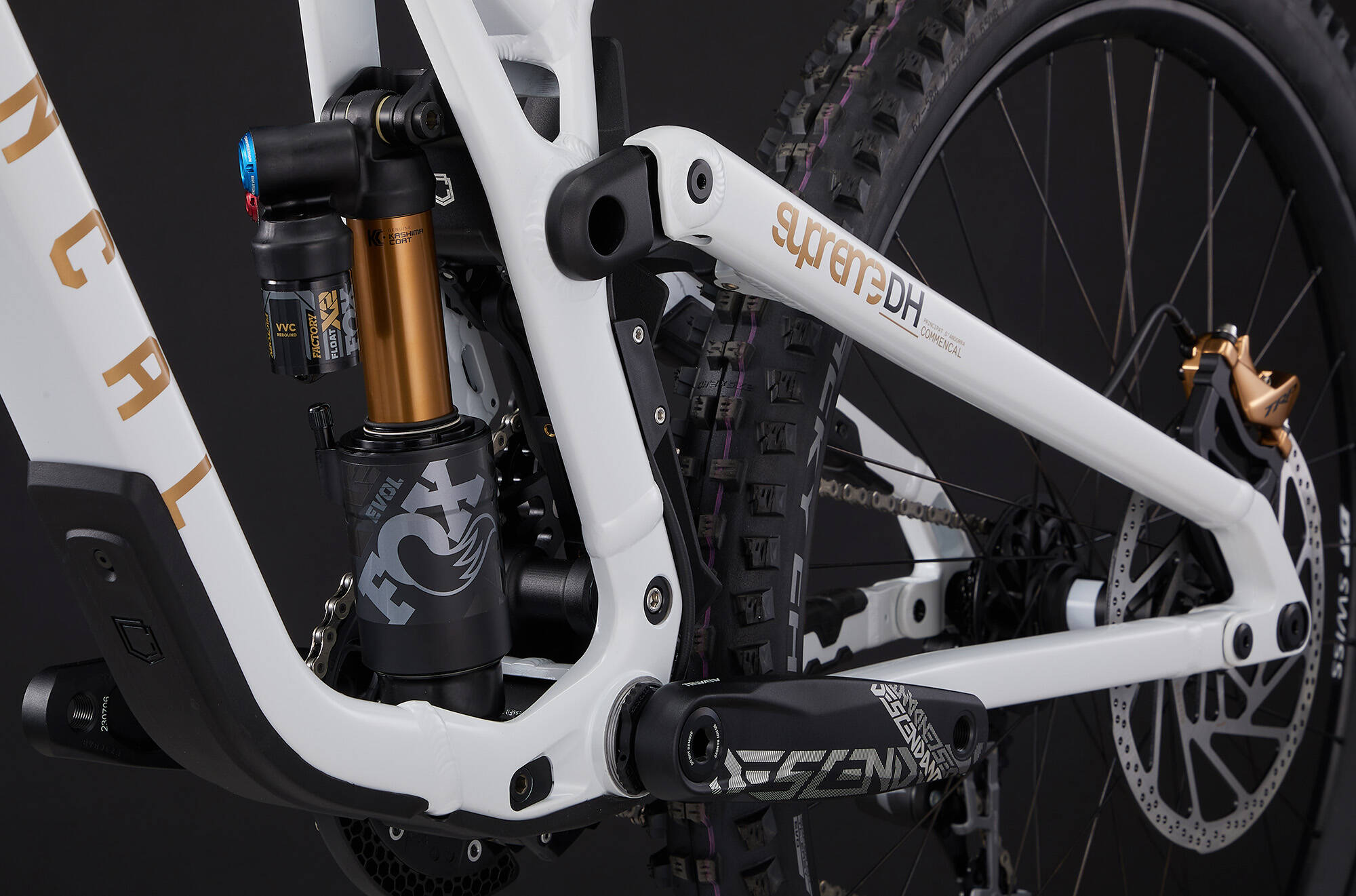 COMMENCAL SUPREME DH V5 SIGNATURE LTD PURE WHITE 2025 image large number 4