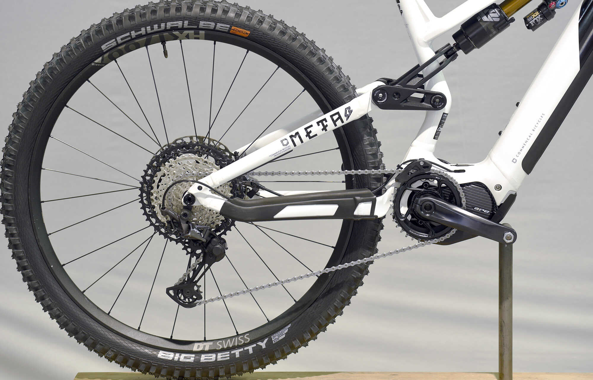 COMMENCAL META POWER AM SHIMANO SIGNATURE BLACK & WHITE - L (21180703) 1628 km image large number 0