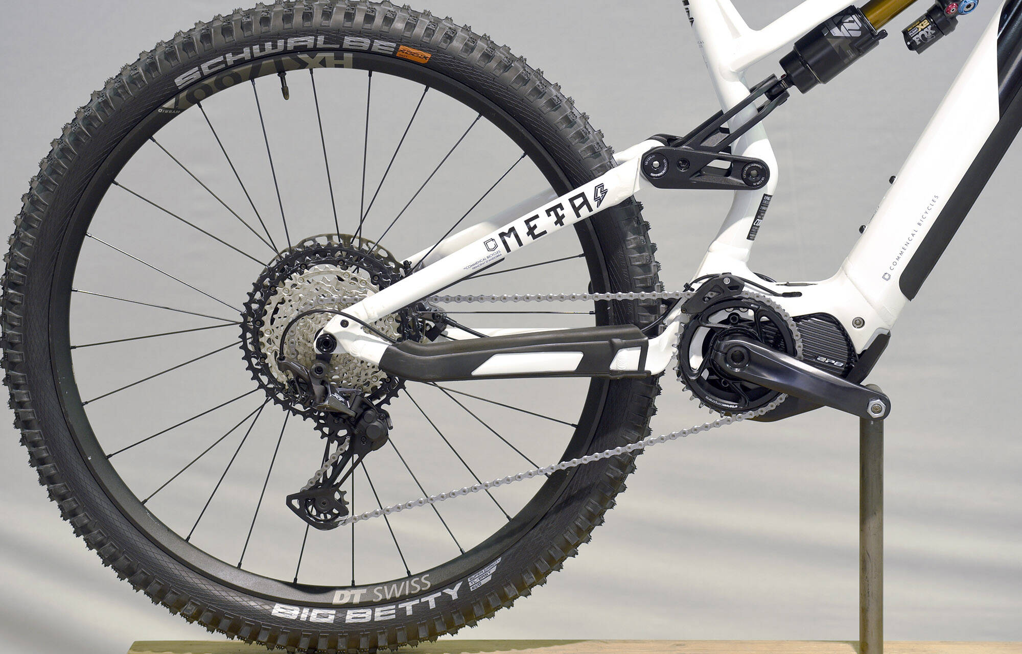 COMMENCAL META POWER AM SHIMANO SIGNATURE BLACK & WHITE - L (21180703) 1628 km image large number 0