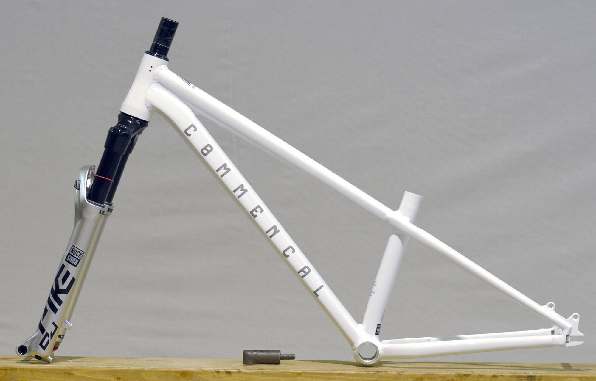 VIP COMMENCAL ABSOLUT PURE WHITE / ROCKSHOX PIKE DJ SILVER - S (22240401) image large number 4