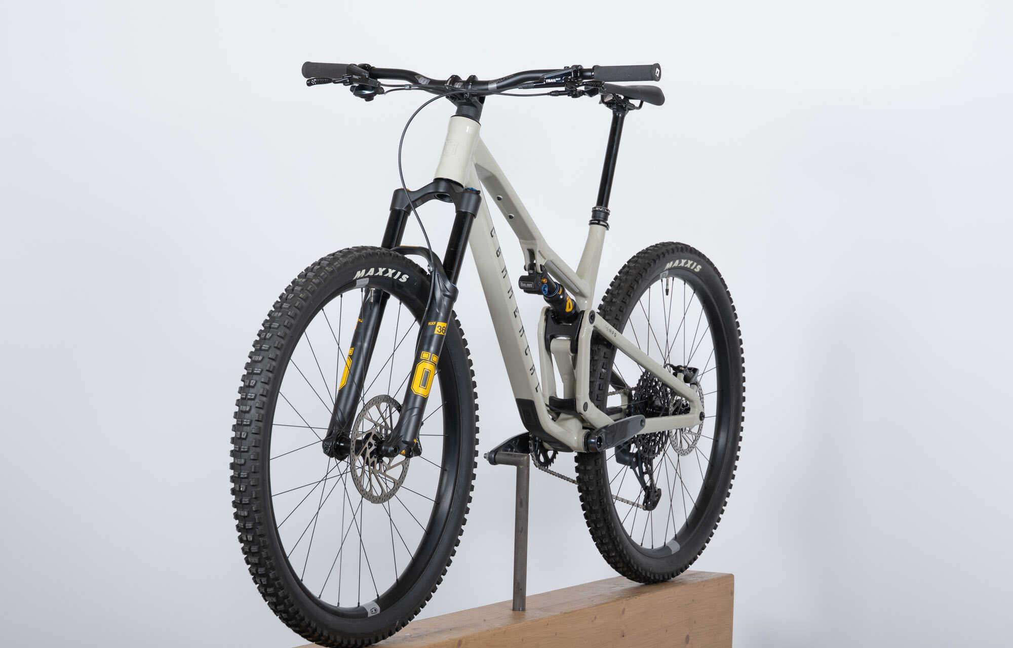 COMMENCAL T.E.M.P.O. OHLINS EDITION CHALK - XL (22123904) image large number 4