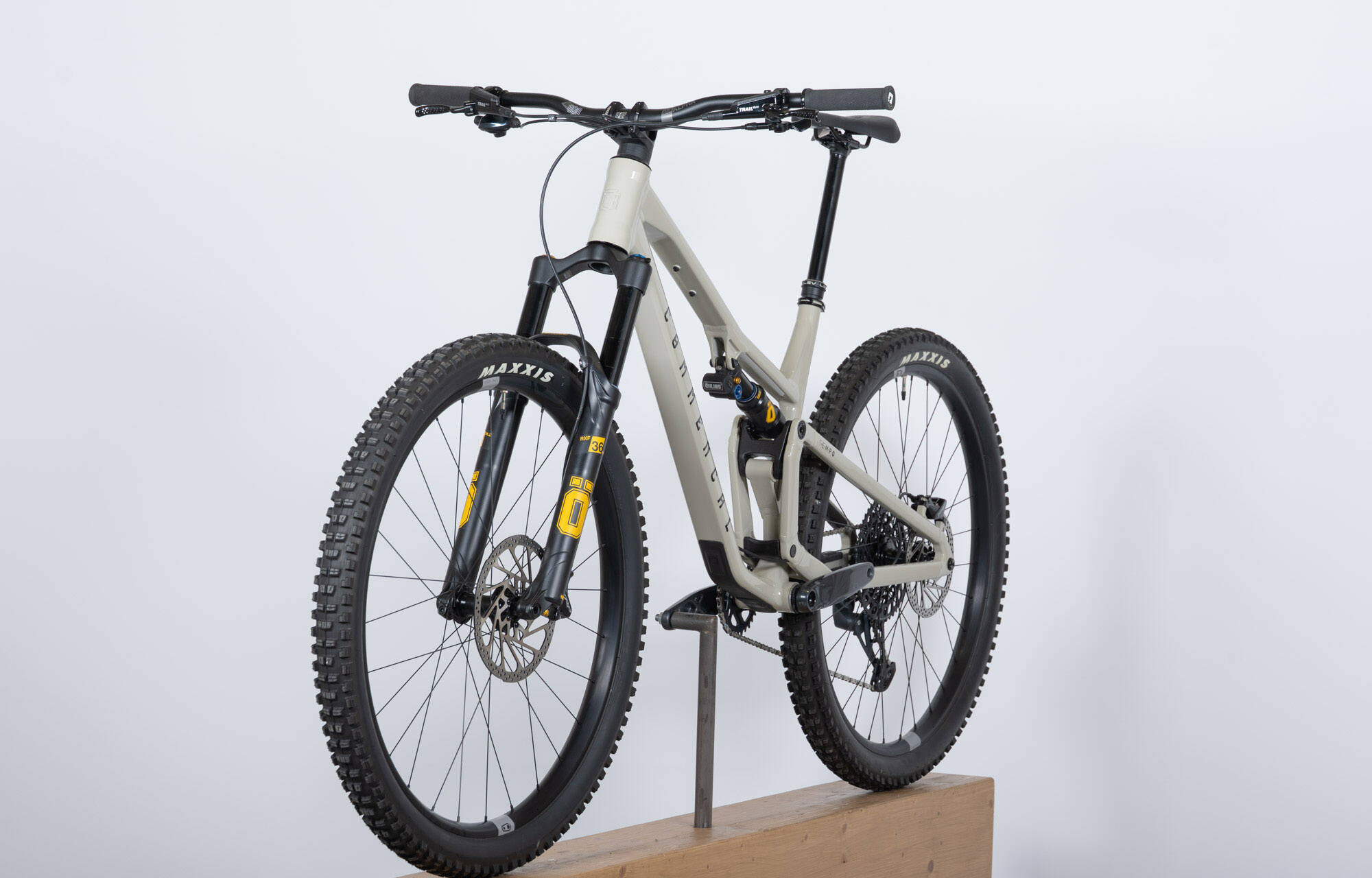 COMMENCAL T.E.M.P.O. OHLINS EDITION CHALK - XL (22123904) image large number 4