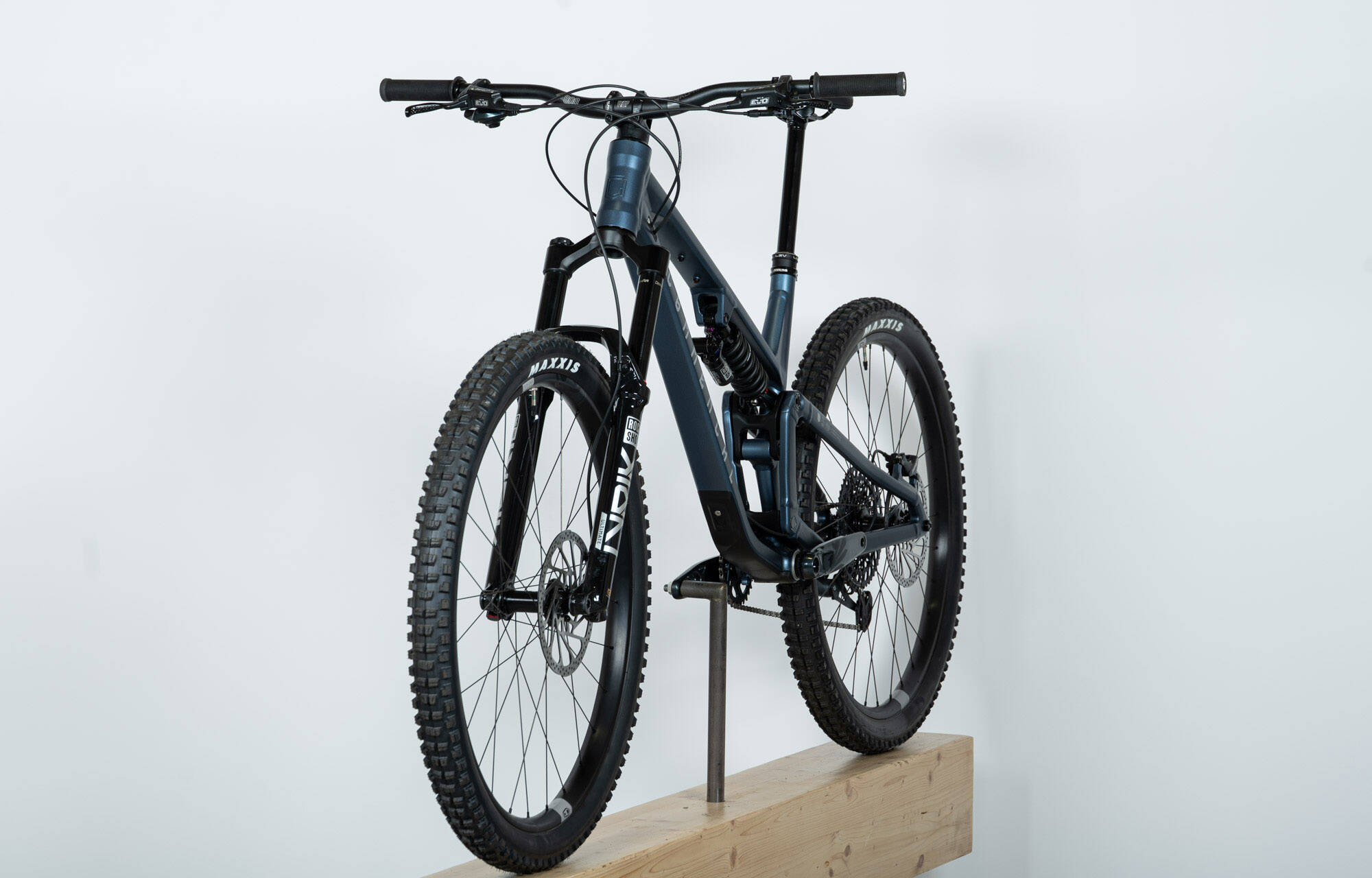 COMMENCAL META V5 RACE SPARKLY BLUE - XL (23121304) image large number 4