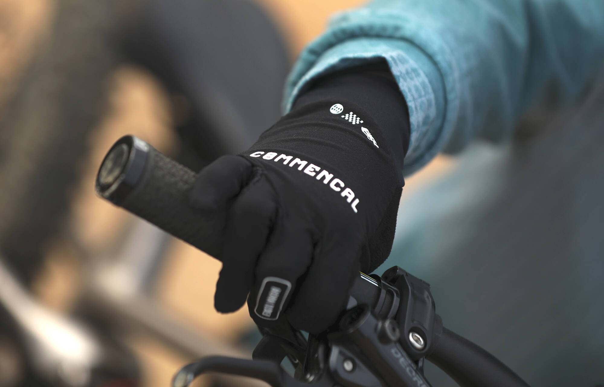 GANTS COMMENCAL LIGHTECH KIDS CORPORATE BLACK image large number 6