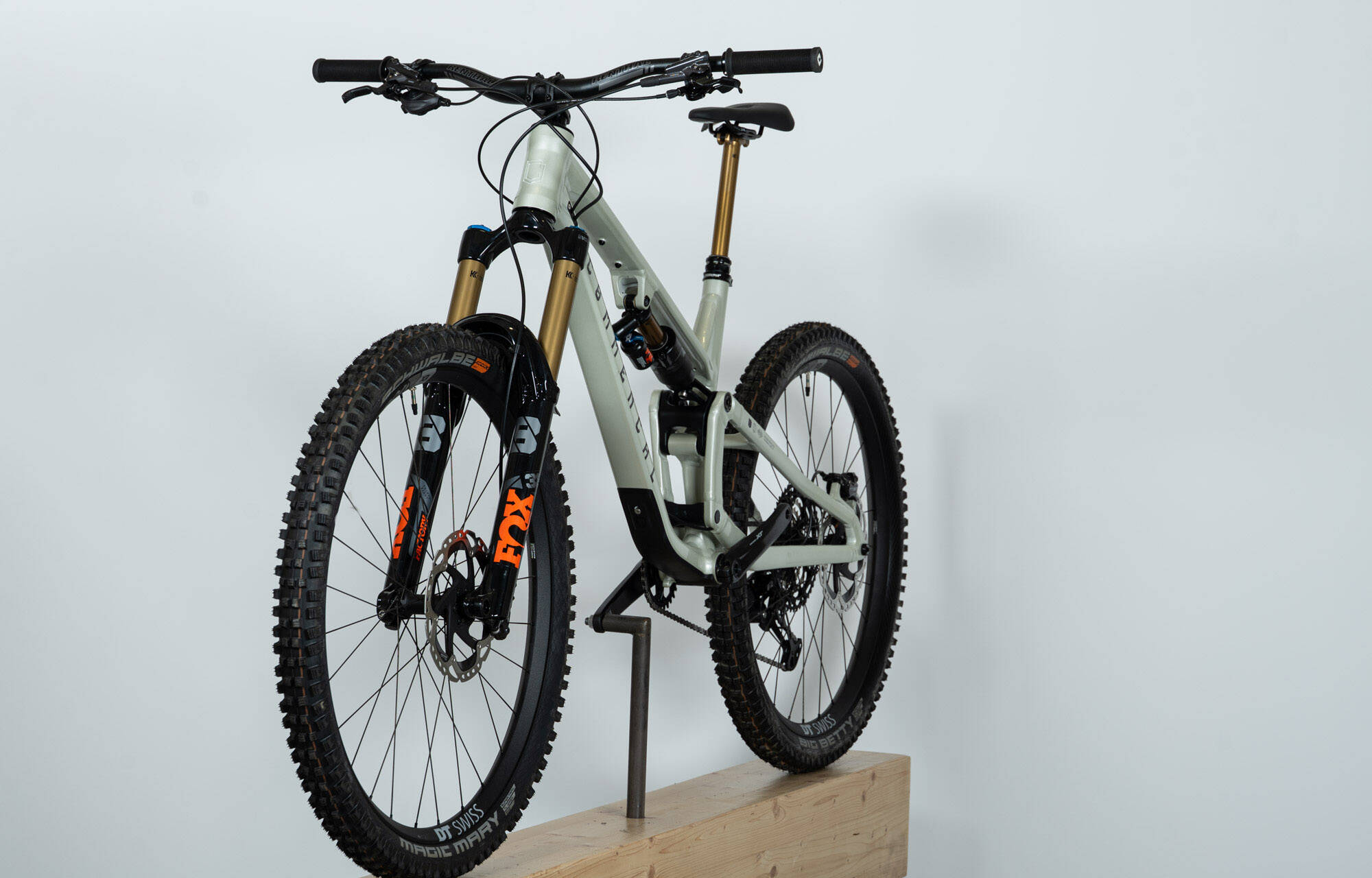 COMMENCAL META SX V5 SIGNATURE CLEAR SILVER - L (23131903) image large number 4