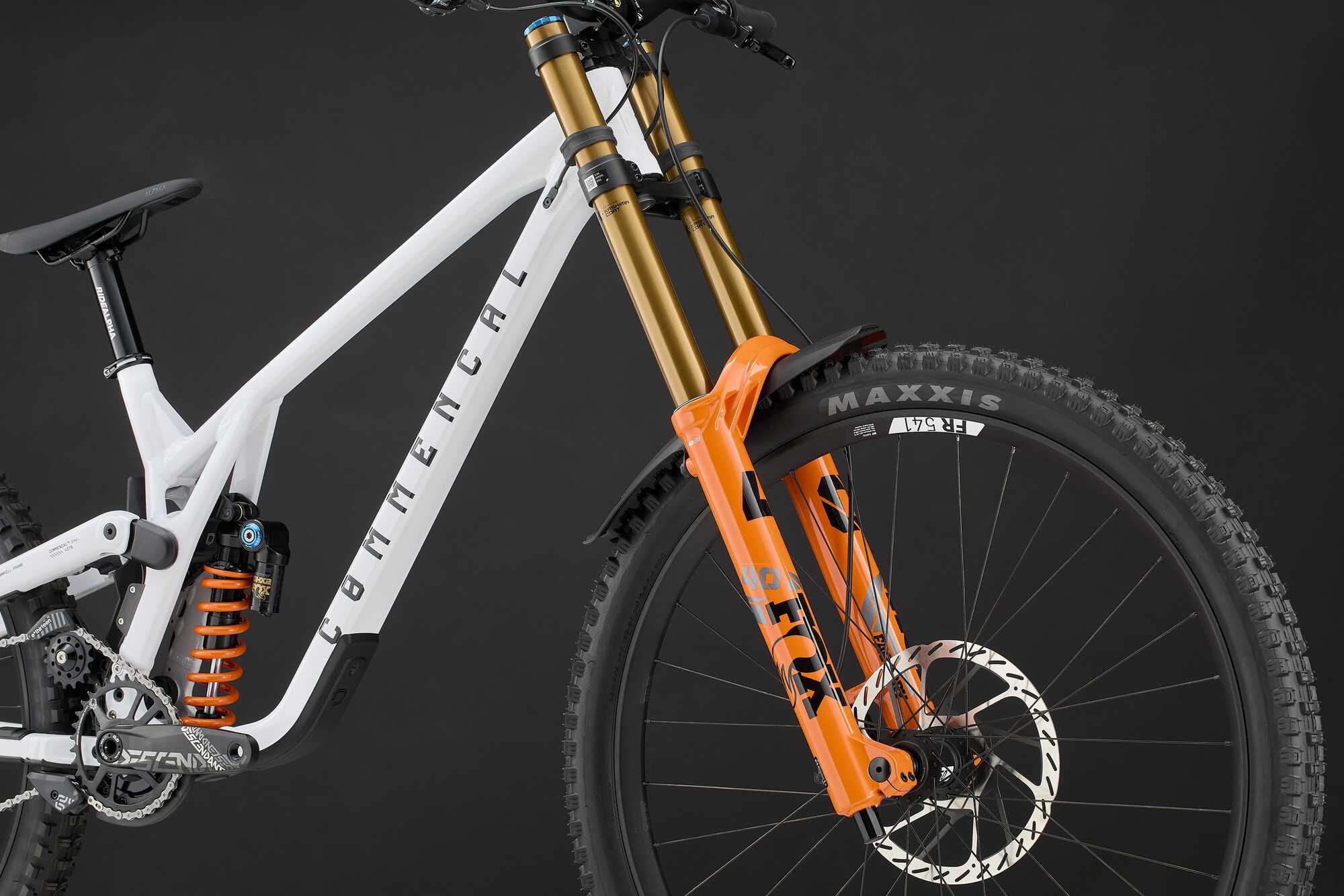COMMENCAL SUPREME DH V5 SIGNATURE PURE WHITE 2026 image large number 6