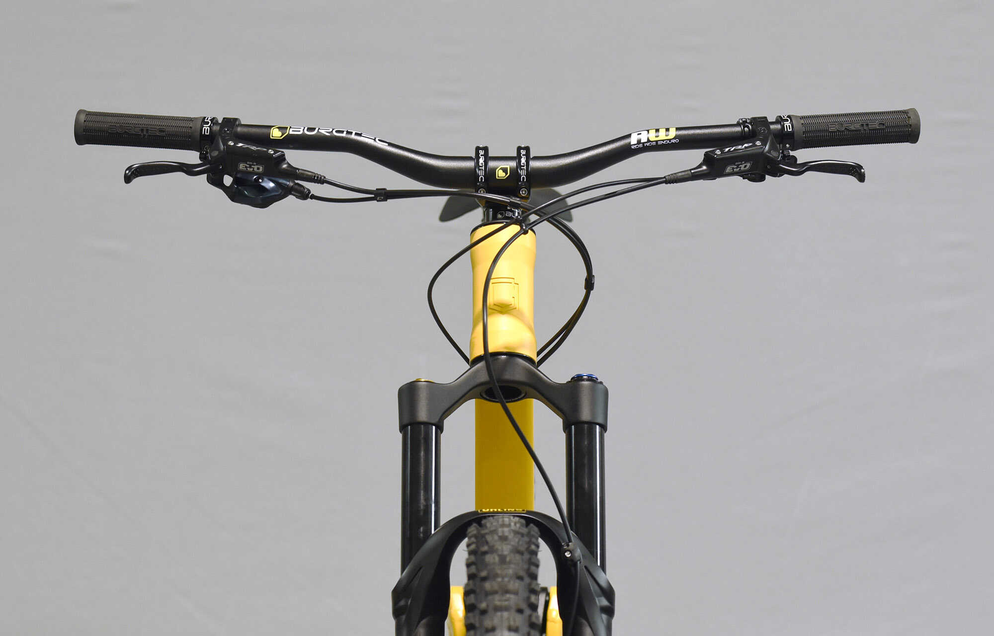 COMMENCAL META V5 OHLINS EDITION YELLOW - L (23122403) image large number 2