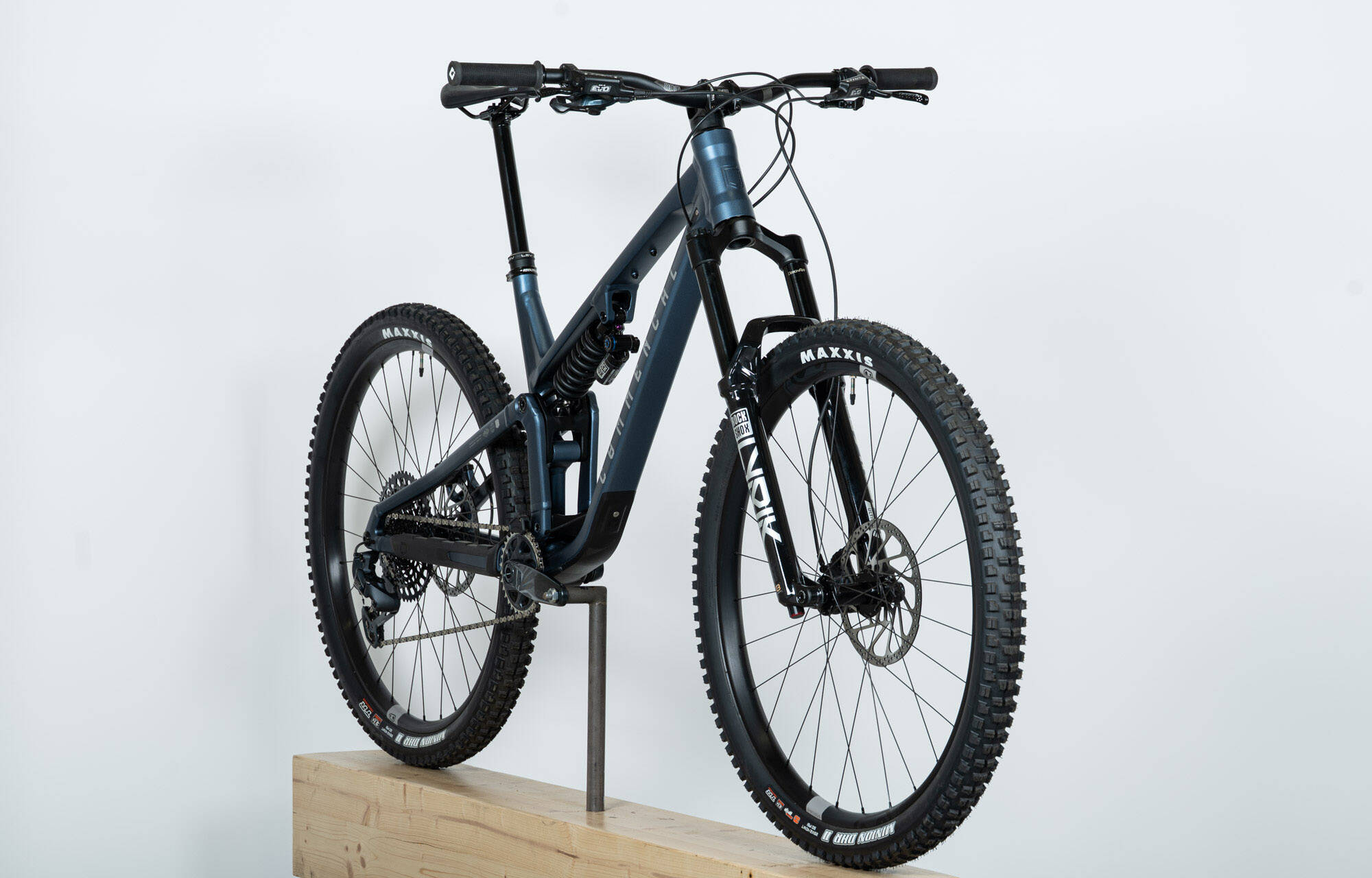 COMMENCAL META V5 RACE SPARKLY BLUE - XL (23121304) image large number 2