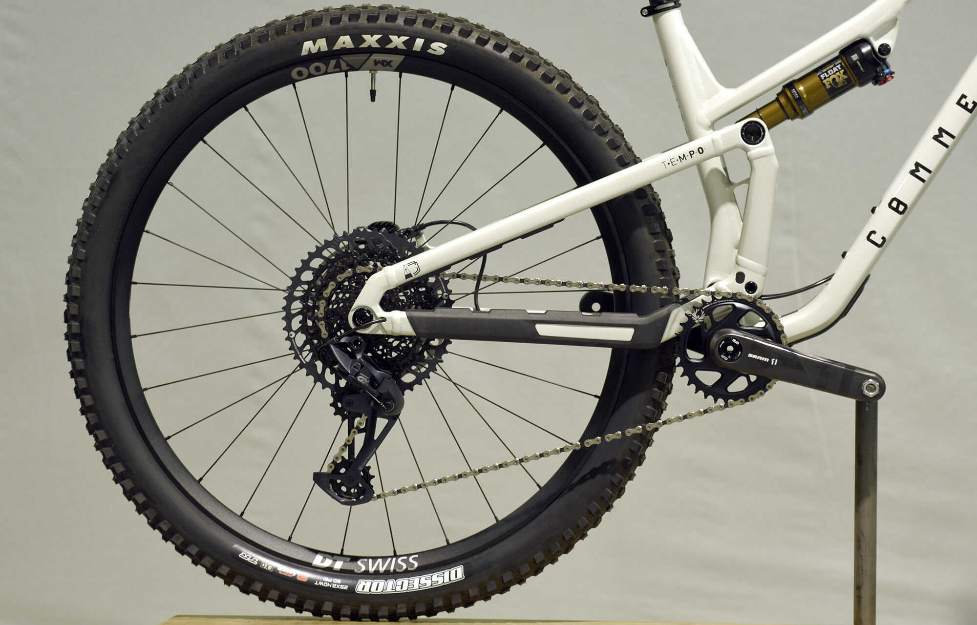 COMMENCAL T.E.M.P.O. SIGNATURE CLEAR SILVER - M (23120402) image large number 0