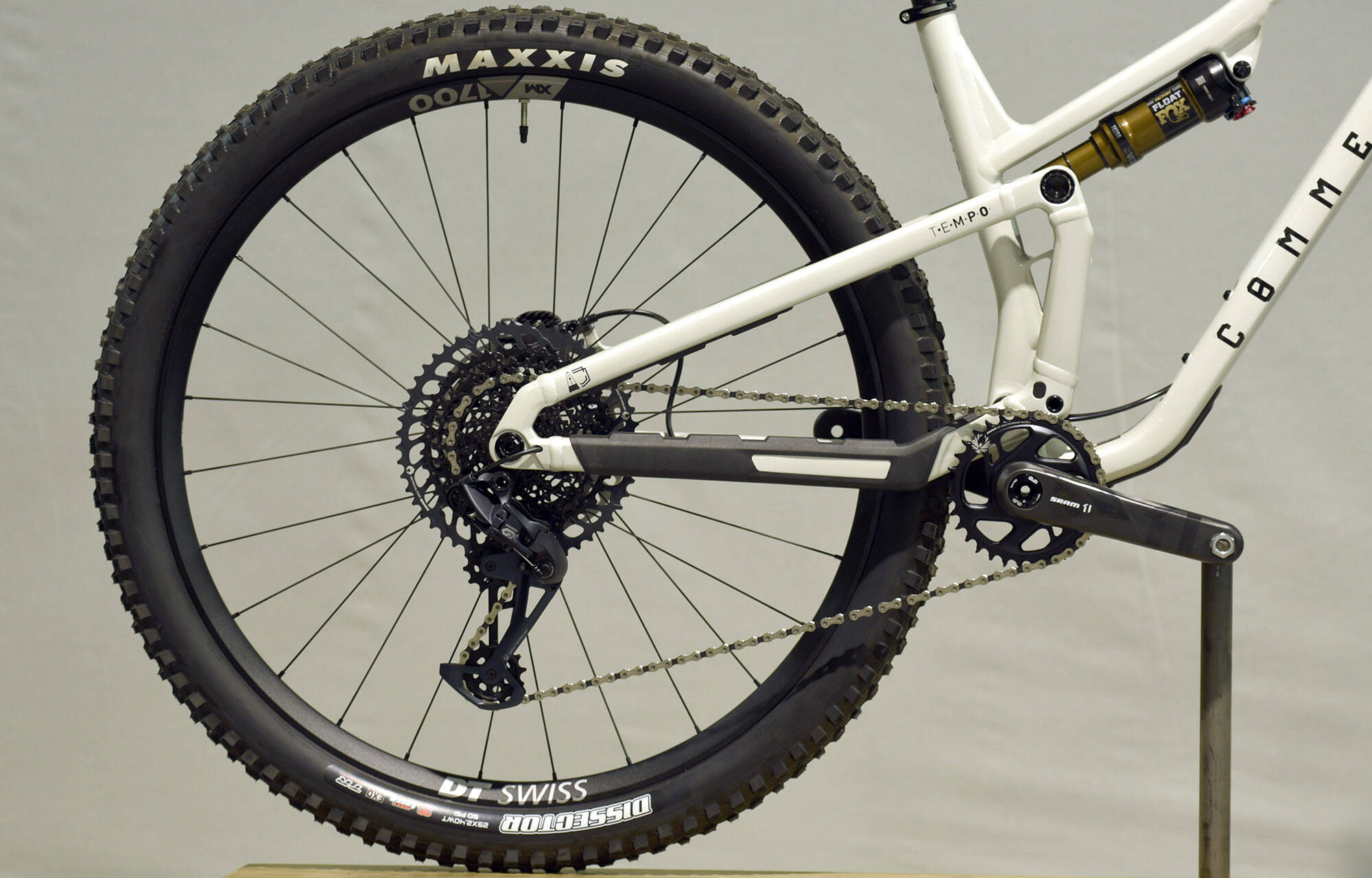 COMMENCAL T.E.M.P.O. SIGNATURE CLEAR SILVER - M (23120402) image large number 0