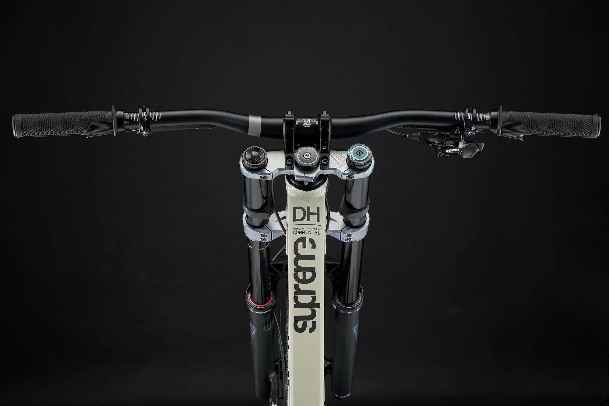 COMMENCAL SUPREME DH V5 RIDE CHALK image large number 3