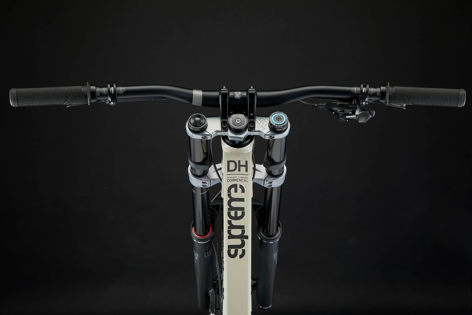 COMMENCAL SUPREME DH V5 RIDE CHALK image large number 3